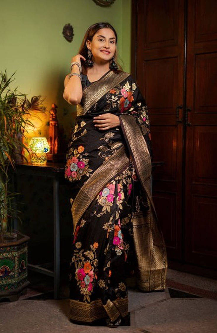 Rameshwaram creative Silk Woven Banarasi saree With Unstitched Blouse Piece ( Black )     			Rameshwaram creative Silk Woven Banarasi saree With Unstitched Blouse Piece ( Black )