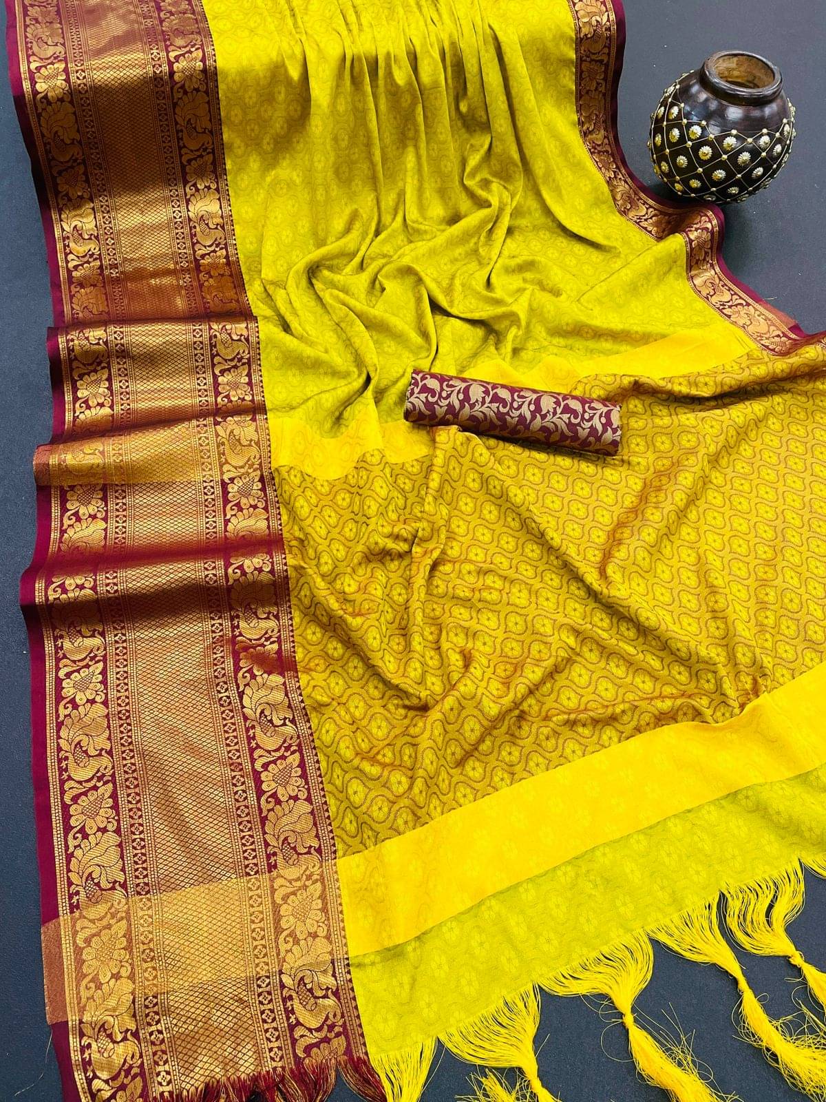 THE PRIVATE LABLE Cotton Printed Regular Saree With Unstitched Blouse Piece ( Red )     			THE PRIVATE LABLE Cotton Printed Regular Saree With Unstitched Blouse Piece ( Red )