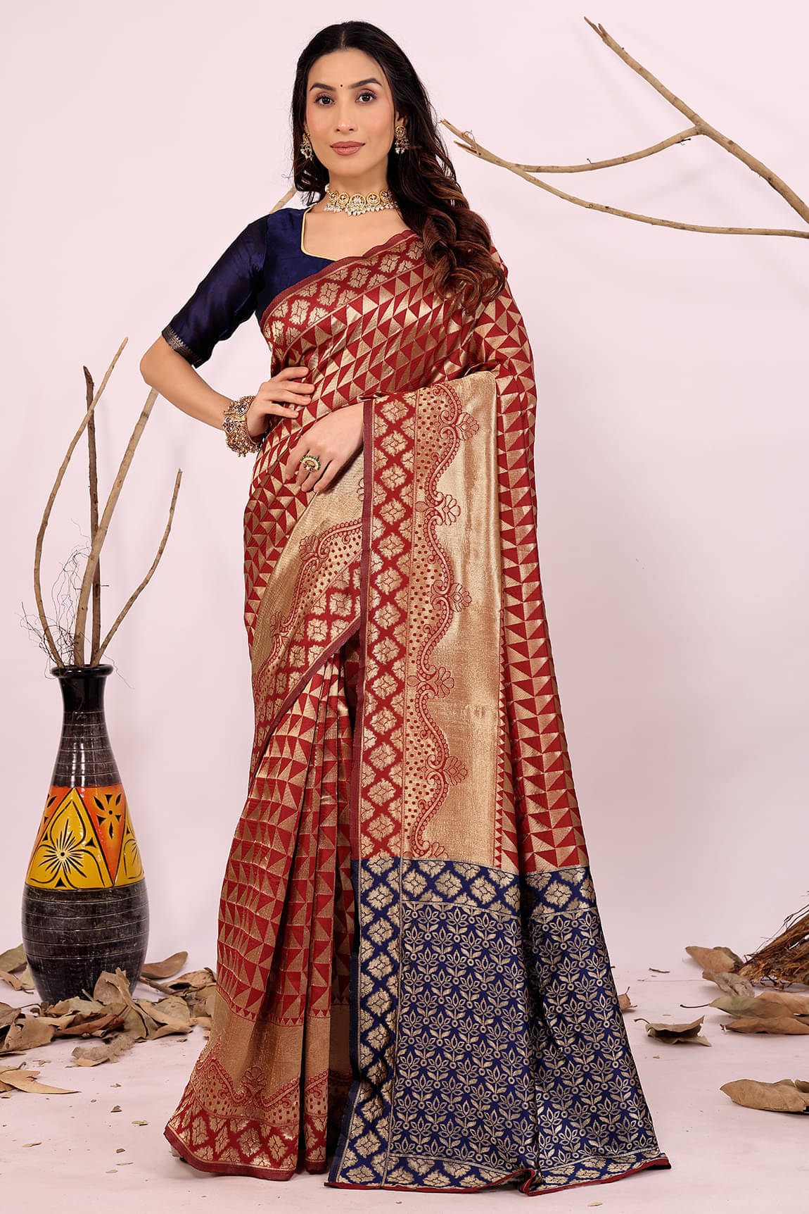 Suali Art Silk Woven Regular Saree With Unstitched Blouse Piece ( Maroon ) Suali Art Silk Woven Regular Saree With Unstitched Blouse Piece ( Maroon )