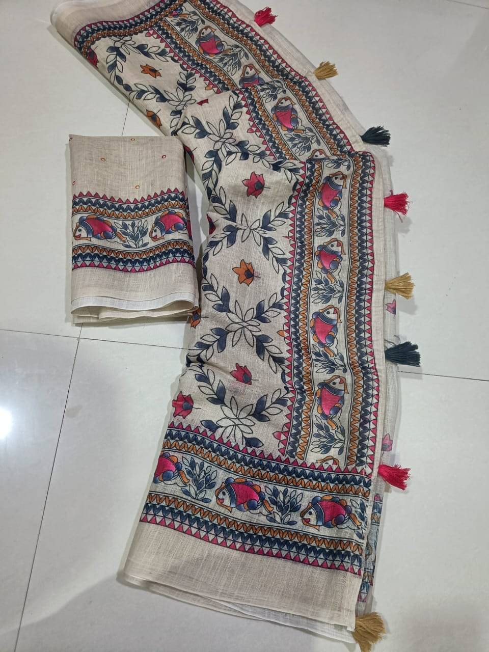 GOPI SAREE Linen Printed Maheshwari Saree With Unstitched Blouse Piece ( Beige ) GOPI SAREE Linen Printed Maheshwari Saree With Unstitched Blouse Piece ( Beige )