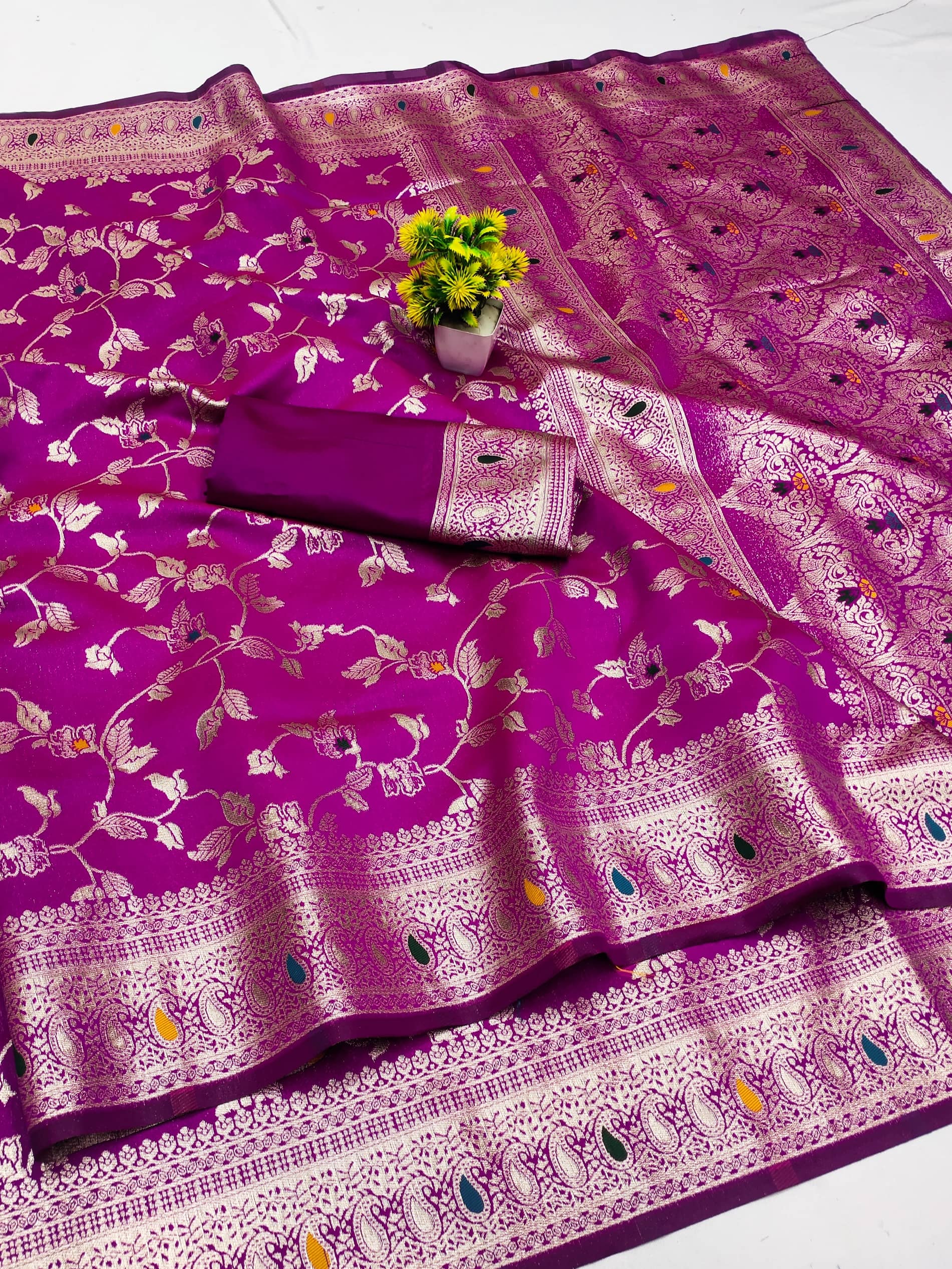 HEMA SILK MILLS Silk Printed Regular Saree With Unstitched Blouse Piece ( Pink ) - Sarees | Buy online on ZillyBuy
