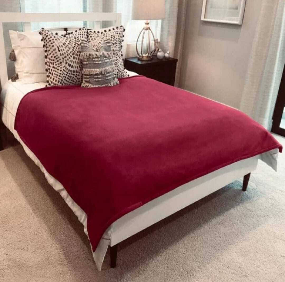     			KHUSHRIT Fleece Solid Single Bed Blanket ( 210 cm x 140 cm ) - Red ( Pack of 1 )