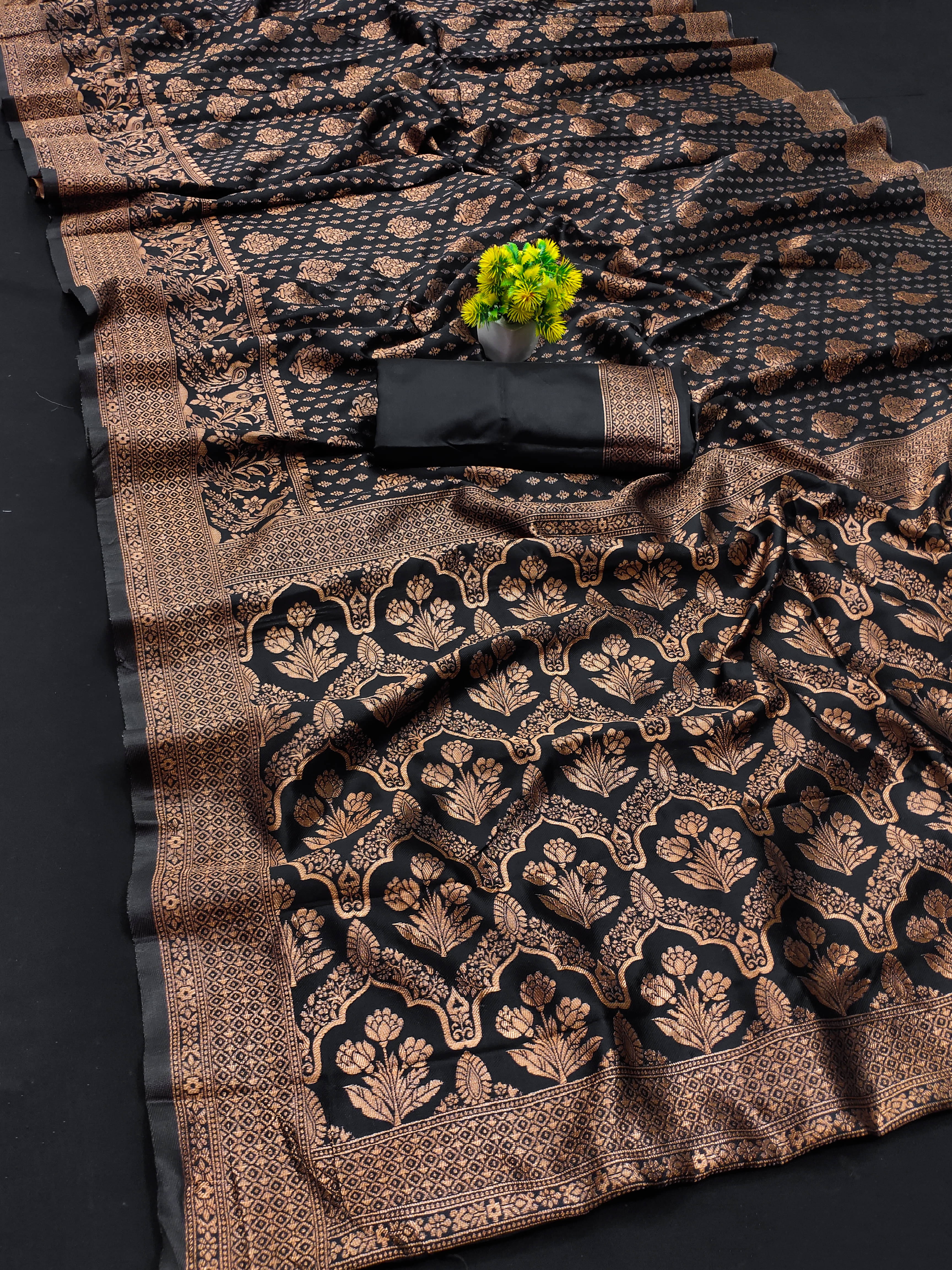     			Kanooda Prints Silk Blend Embellished Banarasi saree With Unstitched Blouse Piece ( Black )