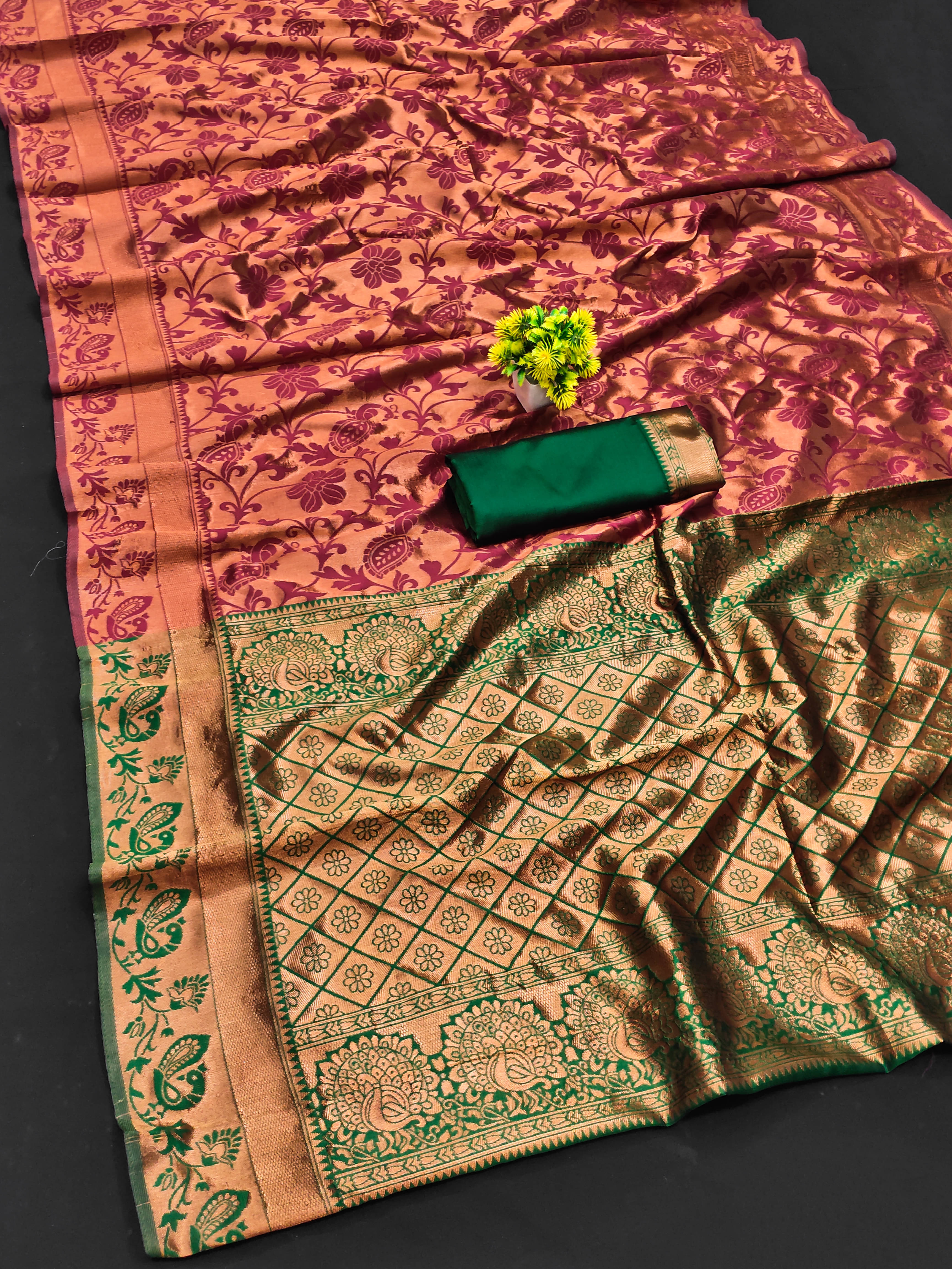     			Kanooda Prints Silk Blend Embellished Banarasi saree With Unstitched Blouse Piece ( Green )