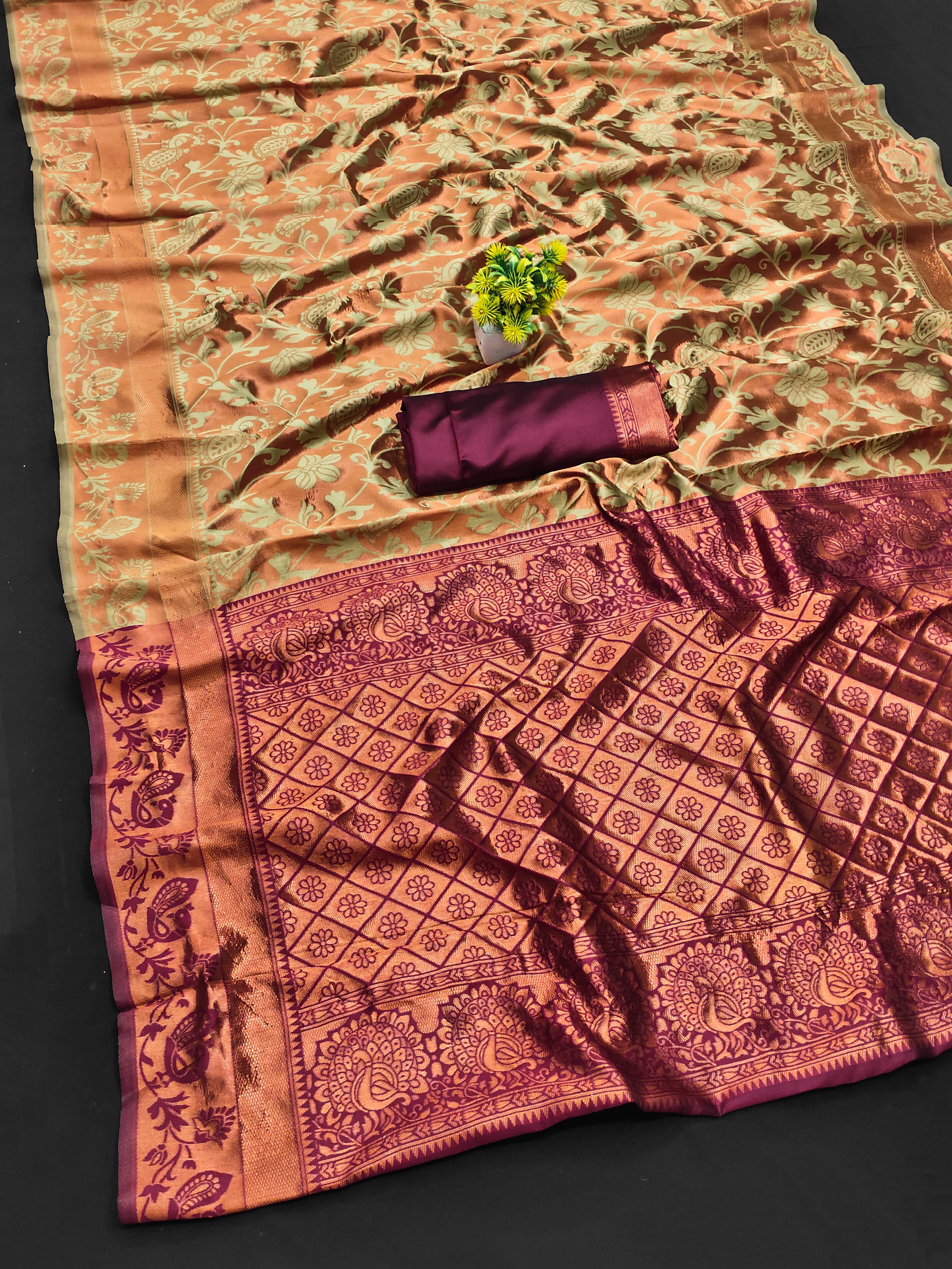     			Kanooda Prints Silk Blend Embellished Banarasi saree With Unstitched Blouse Piece ( Maroon )