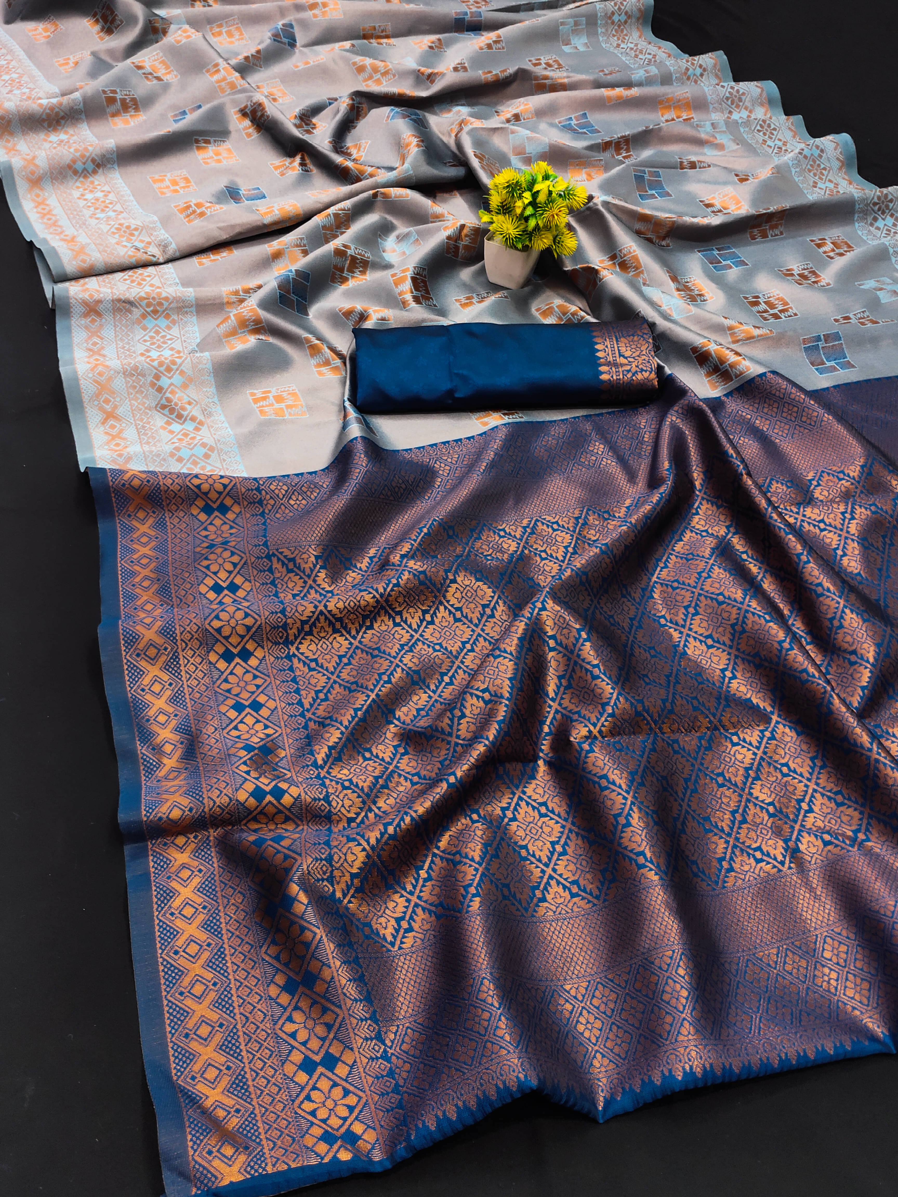     			Kanooda Prints Silk Blend Embellished Banarasi saree With Unstitched Blouse Piece ( Teal )