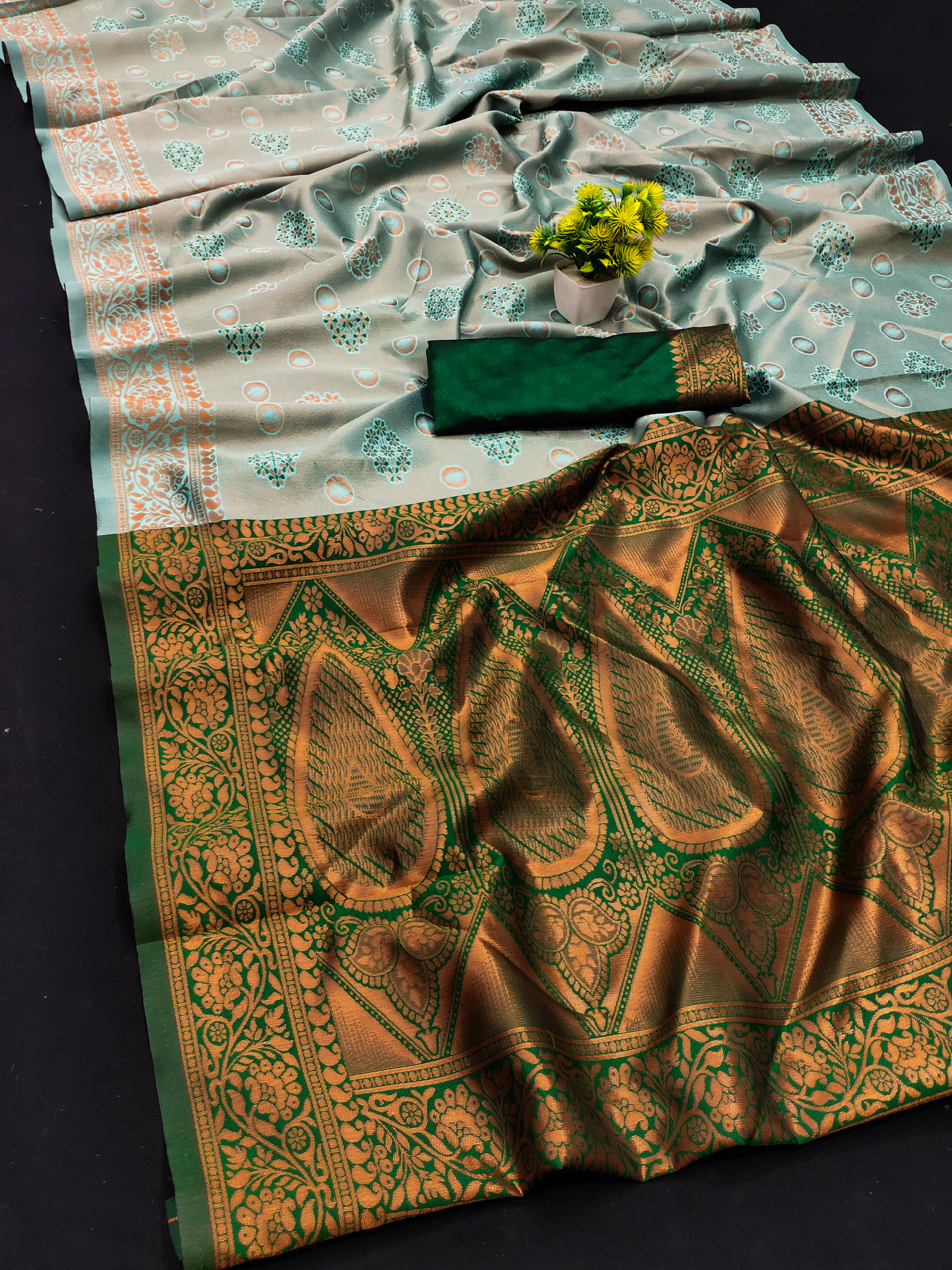 Kanooda Prints Silk Blend Embellished Banarasi saree With Unstitched Blouse Piece ( Green ) Kanooda Prints Silk Blend Embellished Banarasi saree With Unstitched Blouse Piece ( Green )