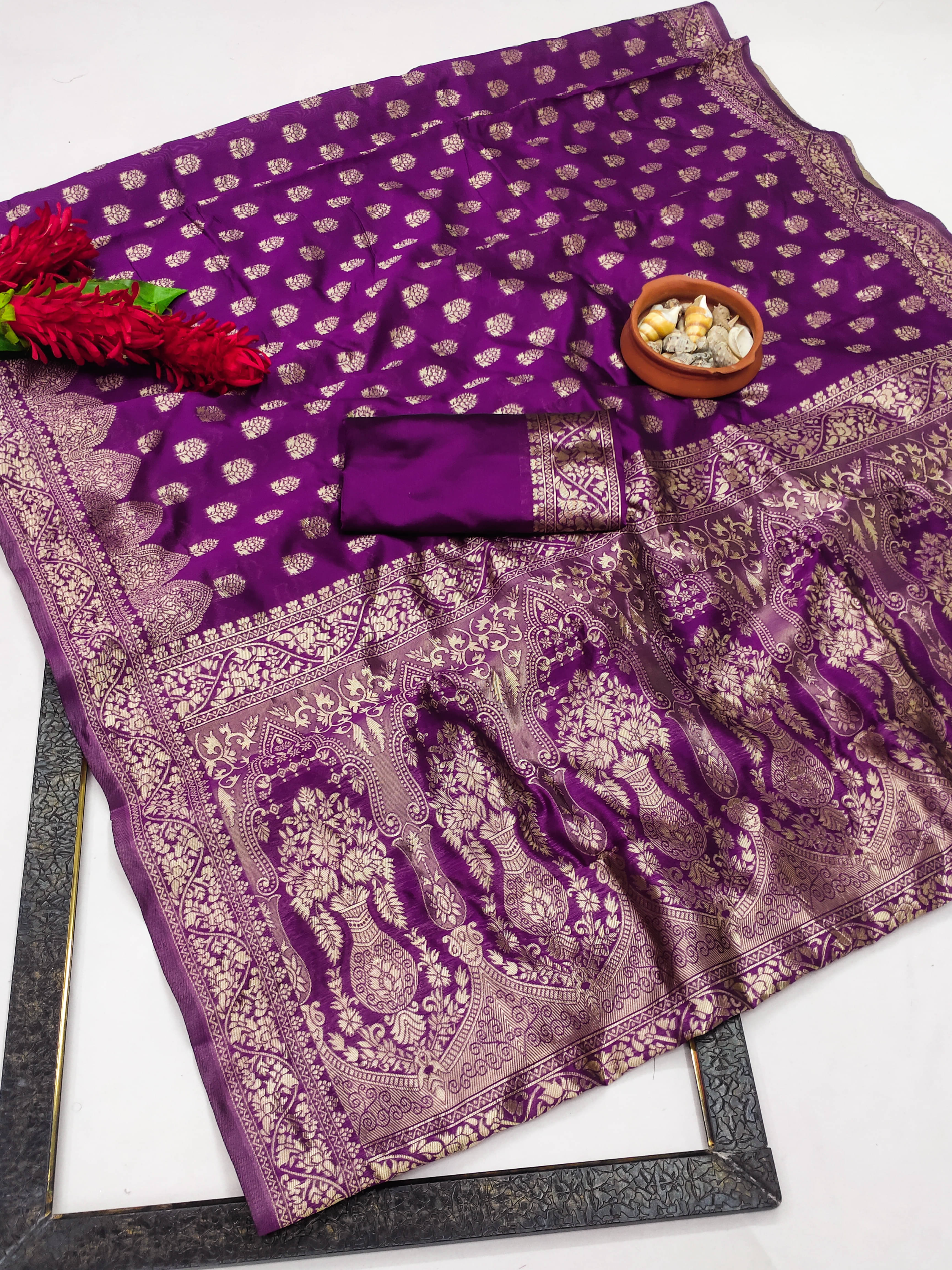     			Kanooda Prints Silk Blend Embellished Banarasi saree With Unstitched Blouse Piece ( Wine )