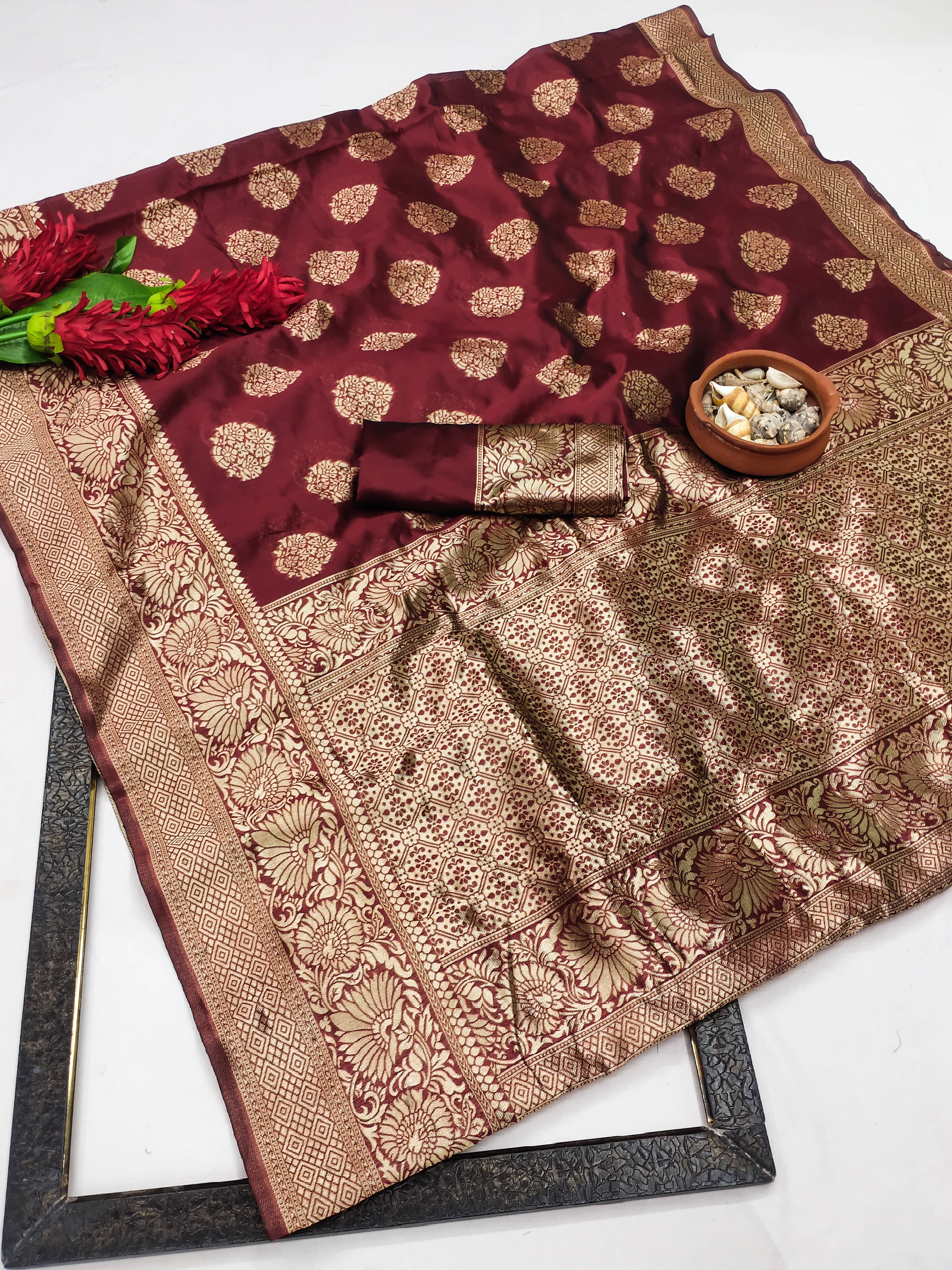     			Kanooda Prints Silk Blend Embellished Banarasi saree With Unstitched Blouse Piece ( Maroon )