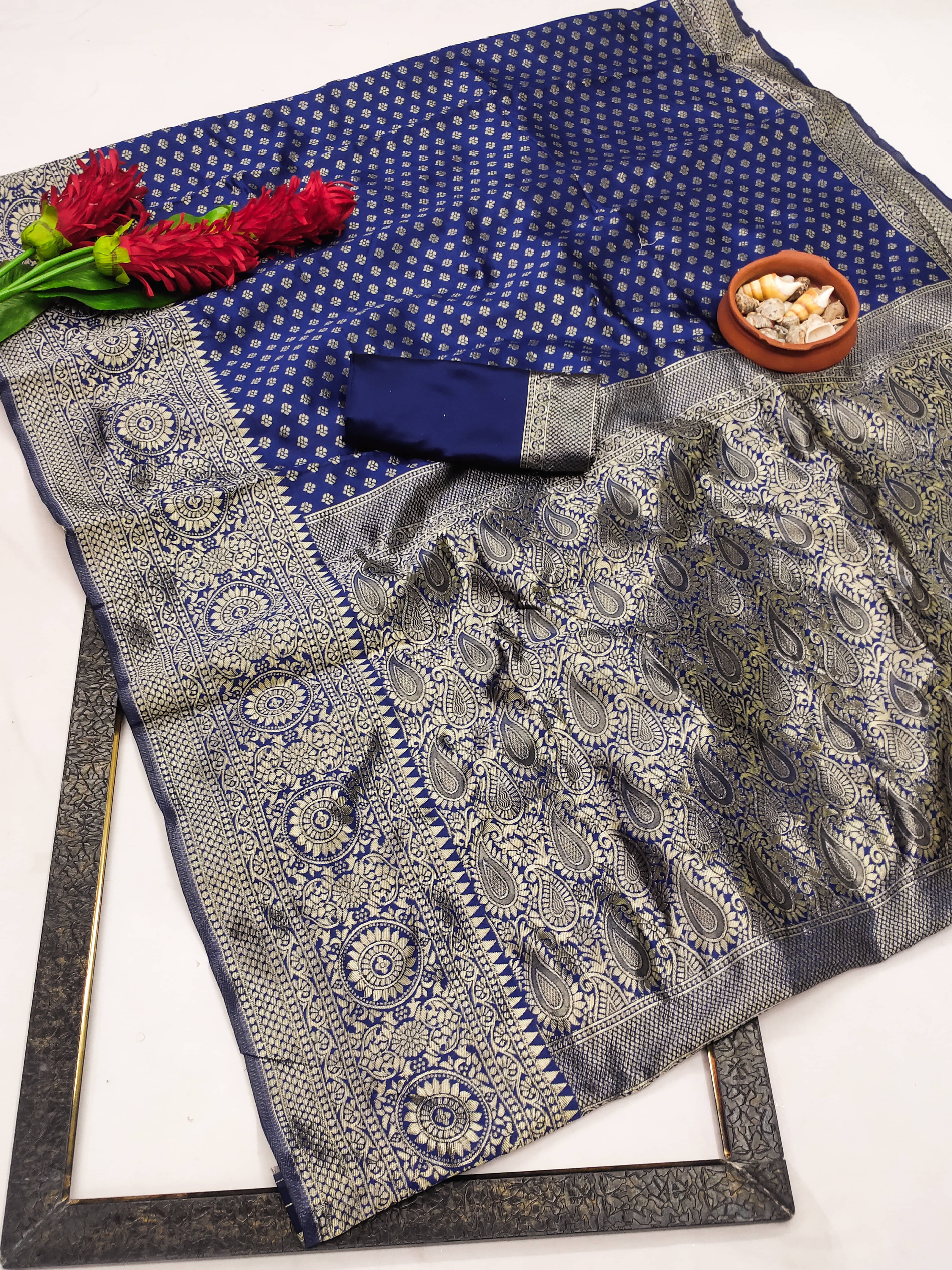     			Kanooda Prints Silk Blend Embellished Banarasi saree With Unstitched Blouse Piece ( Navy Blue )