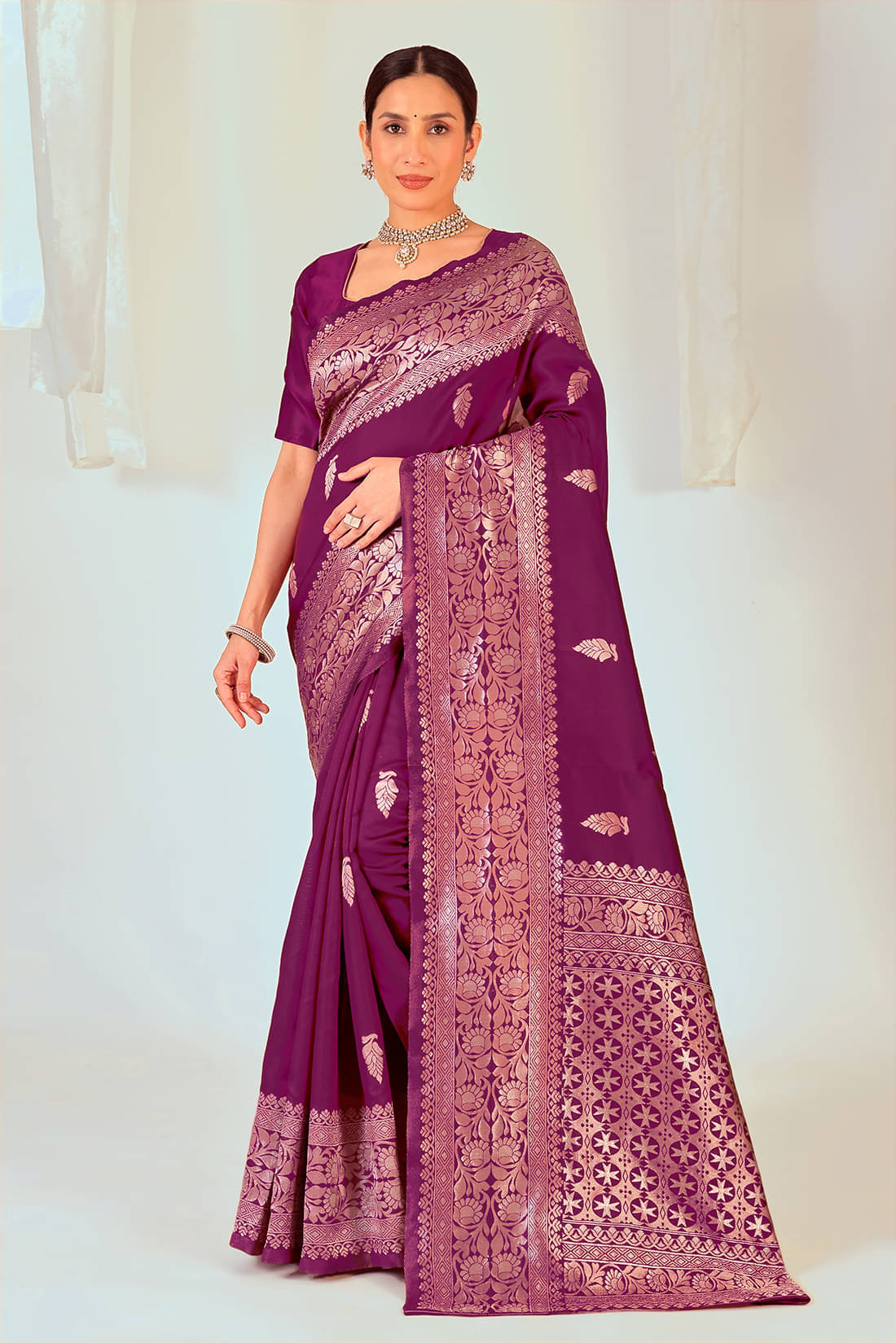Suali Art Silk Woven Regular Saree With Unstitched Blouse Piece ( Wine ) Suali Art Silk Woven Regular Saree With Unstitched Blouse Piece ( Wine )