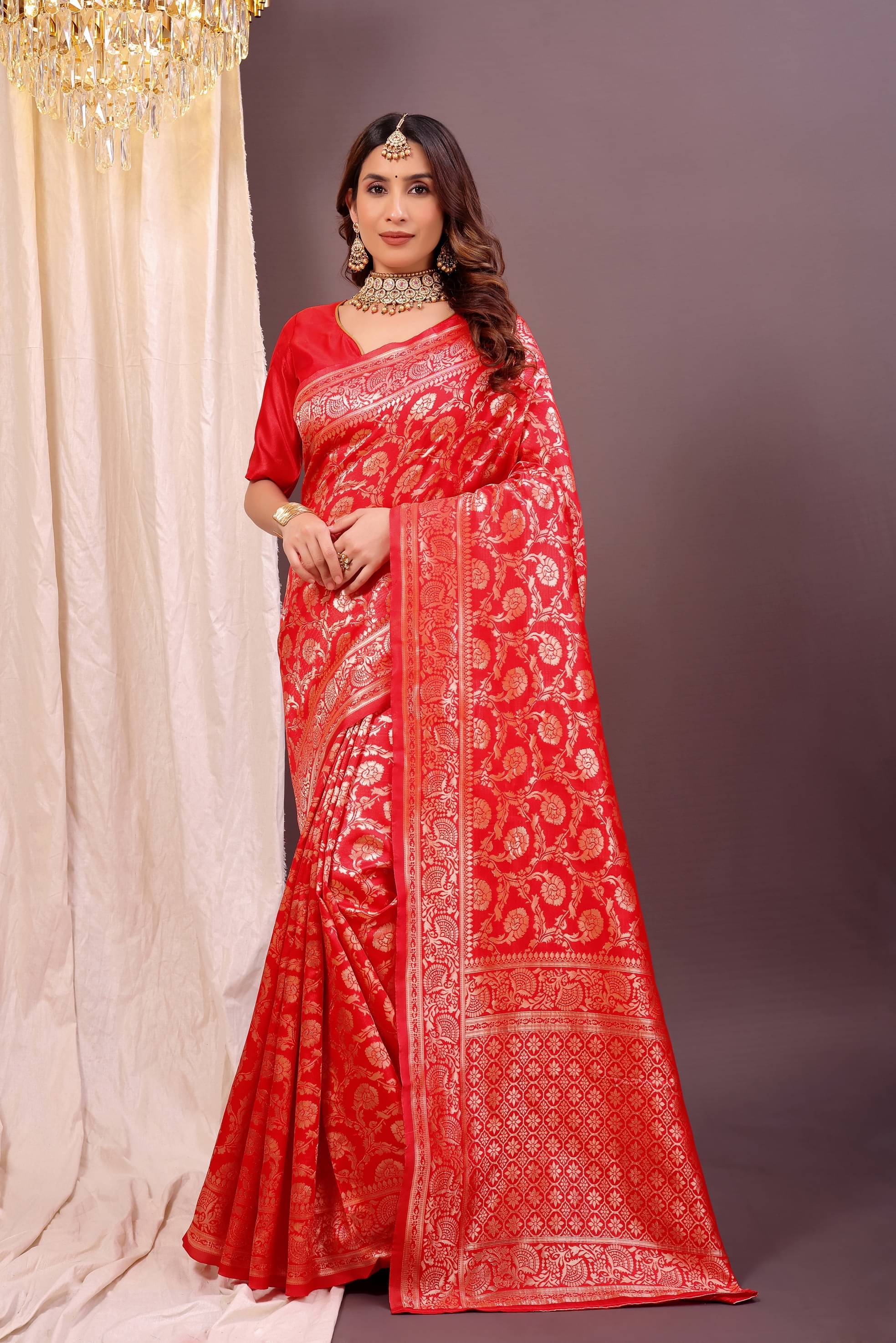    			YUGAVEERAA Art Silk Solid Regular Saree With Unstitched Blouse Piece ( Red )