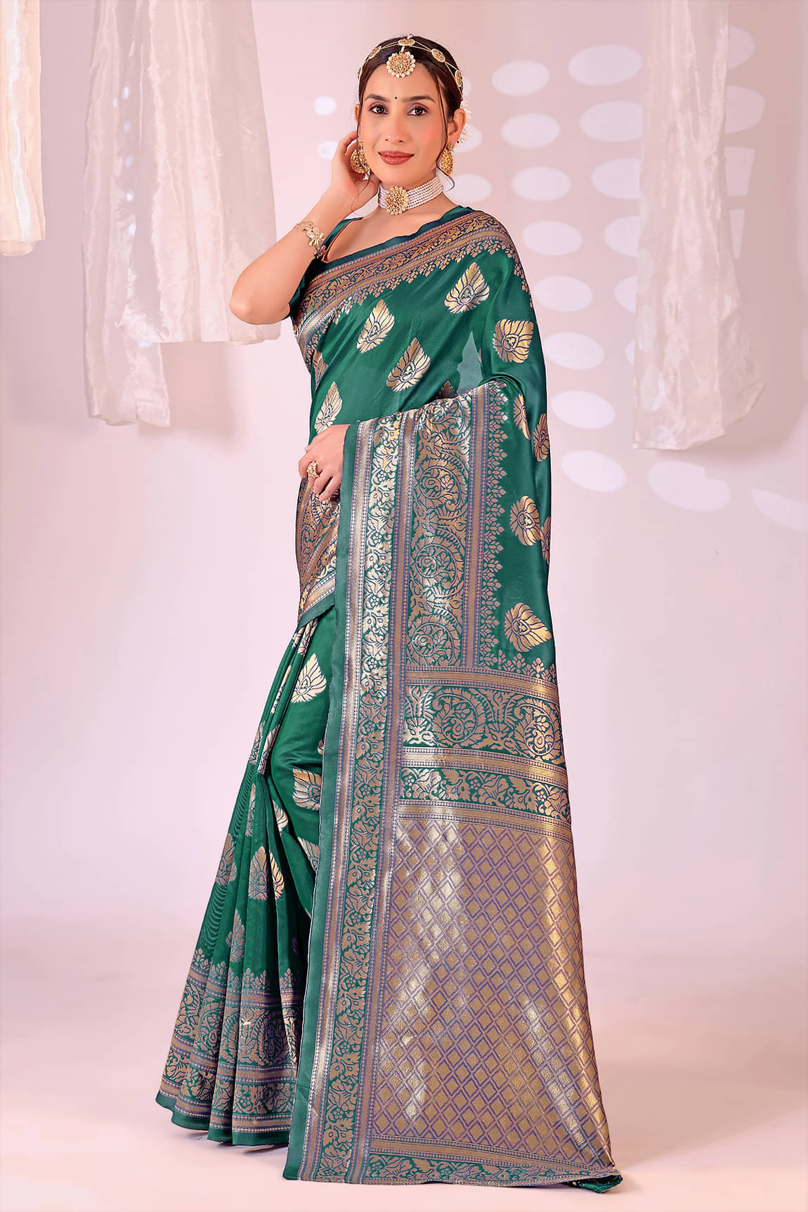 YUGAVEERAA Art Silk Solid Regular Saree With Unstitched Blouse Piece ( Green ) YUGAVEERAA Art Silk Solid Regular Saree With Unstitched Blouse Piece ( Green )