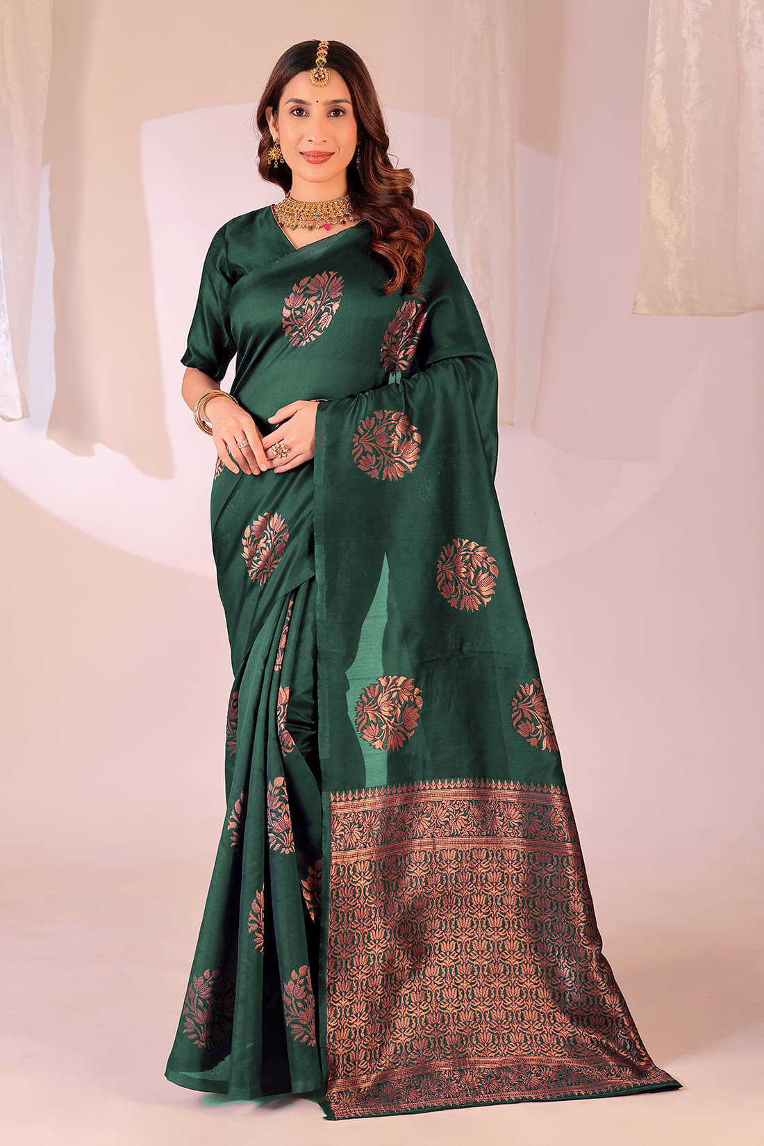     			YUGAVEERAA Art Silk Woven Regular Saree With Unstitched Blouse Piece ( Green )