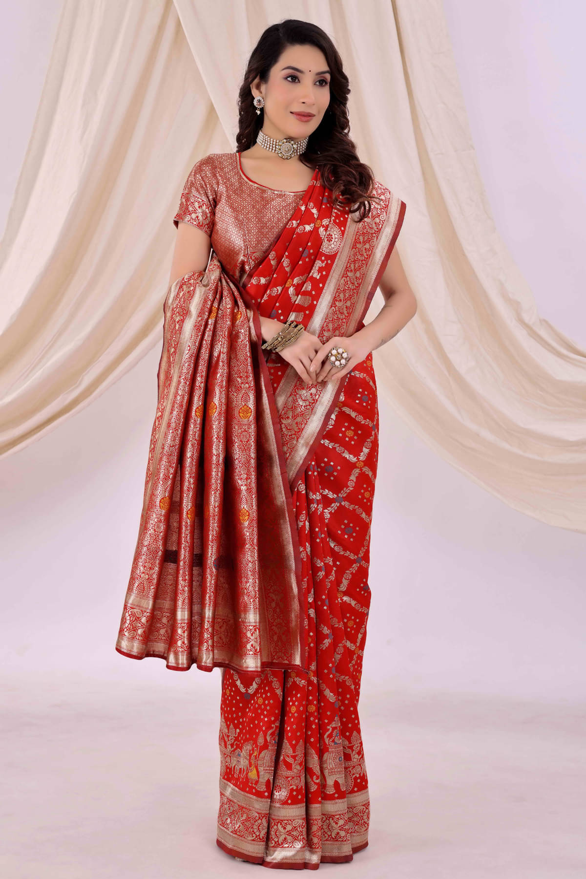     			YUGAVEERAA Silk Embellished Regular Saree With Unstitched Blouse Piece ( Red )