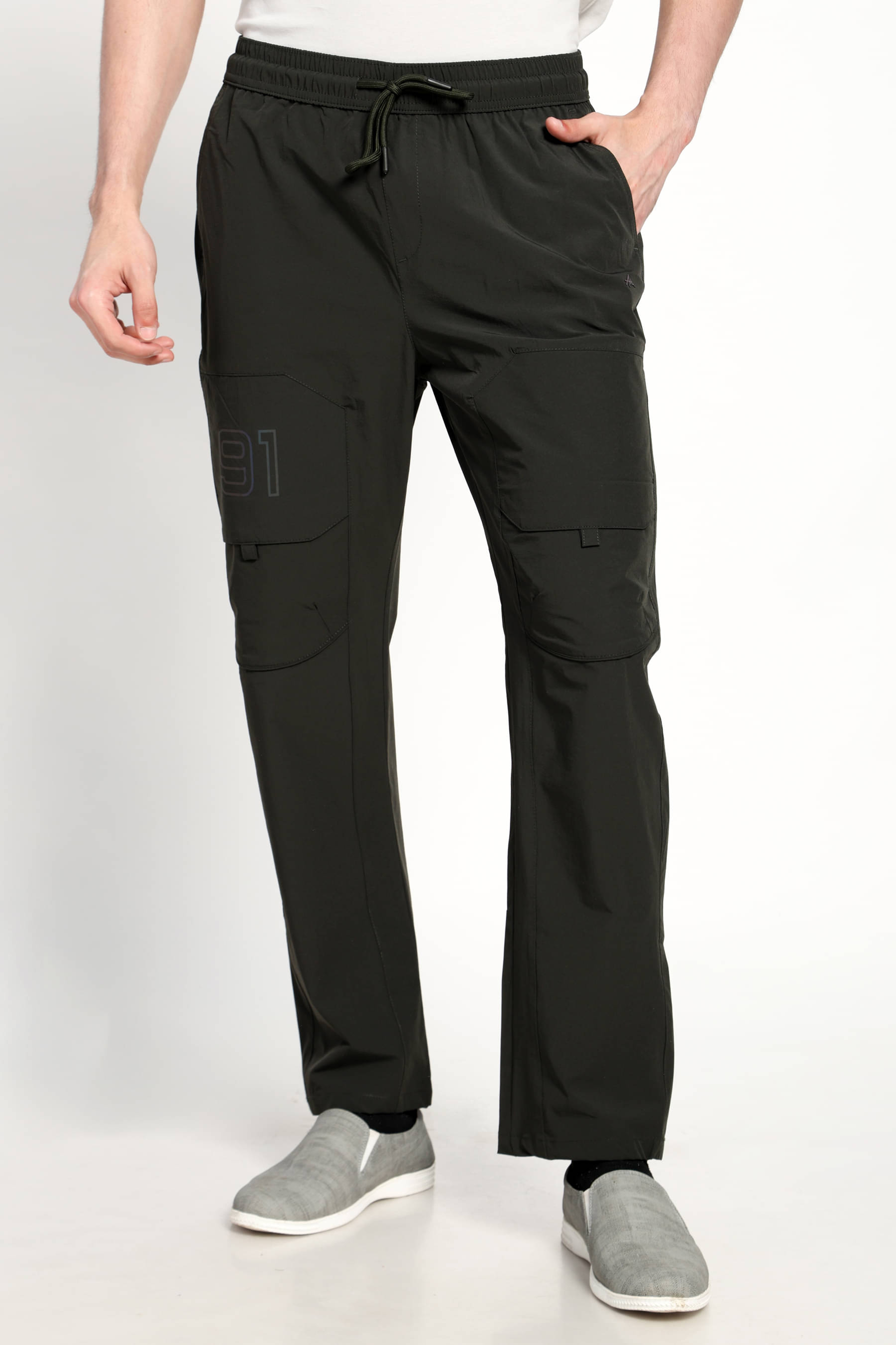 AURAMIND Black Nylon Men's Trackpants ( Pack of 1 ) AURAMIND Black Nylon Men's Trackpants ( Pack of 1 )
