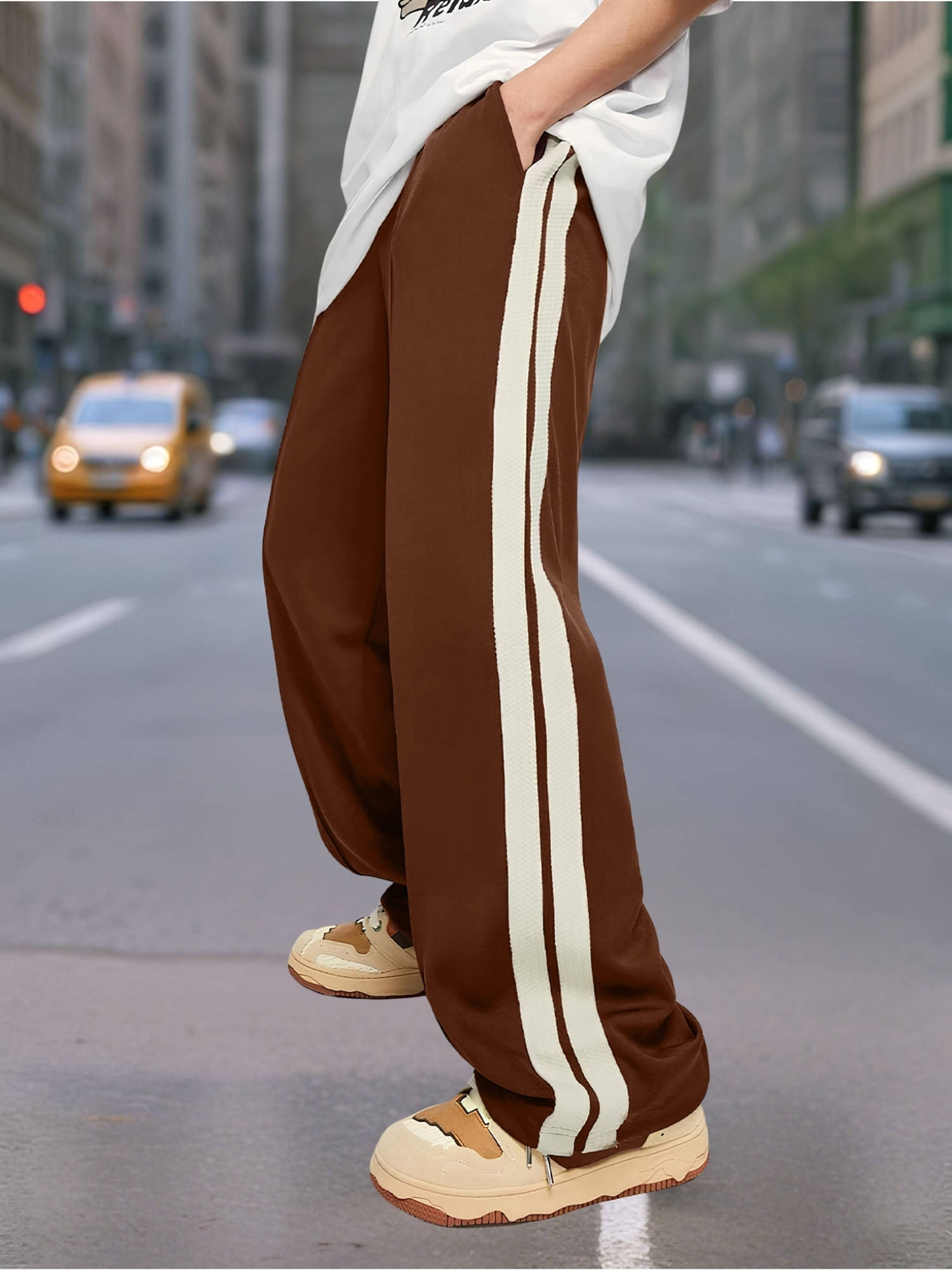     			JUMP CUTS Brown Cotton Blend Men's Trackpants ( Pack of 1 )