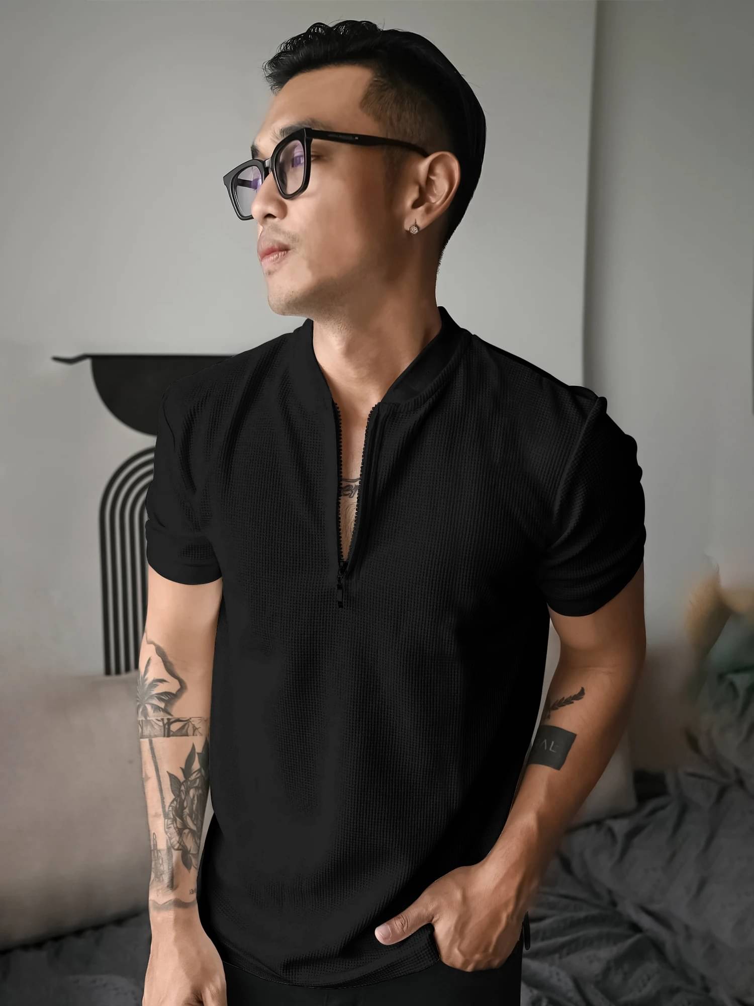 JUMP CUTS Men Polyester Slim Fit Solid T-Shirt ( Black ) JUMP CUTS Men Polyester Slim Fit Solid T-Shirt ( Black )