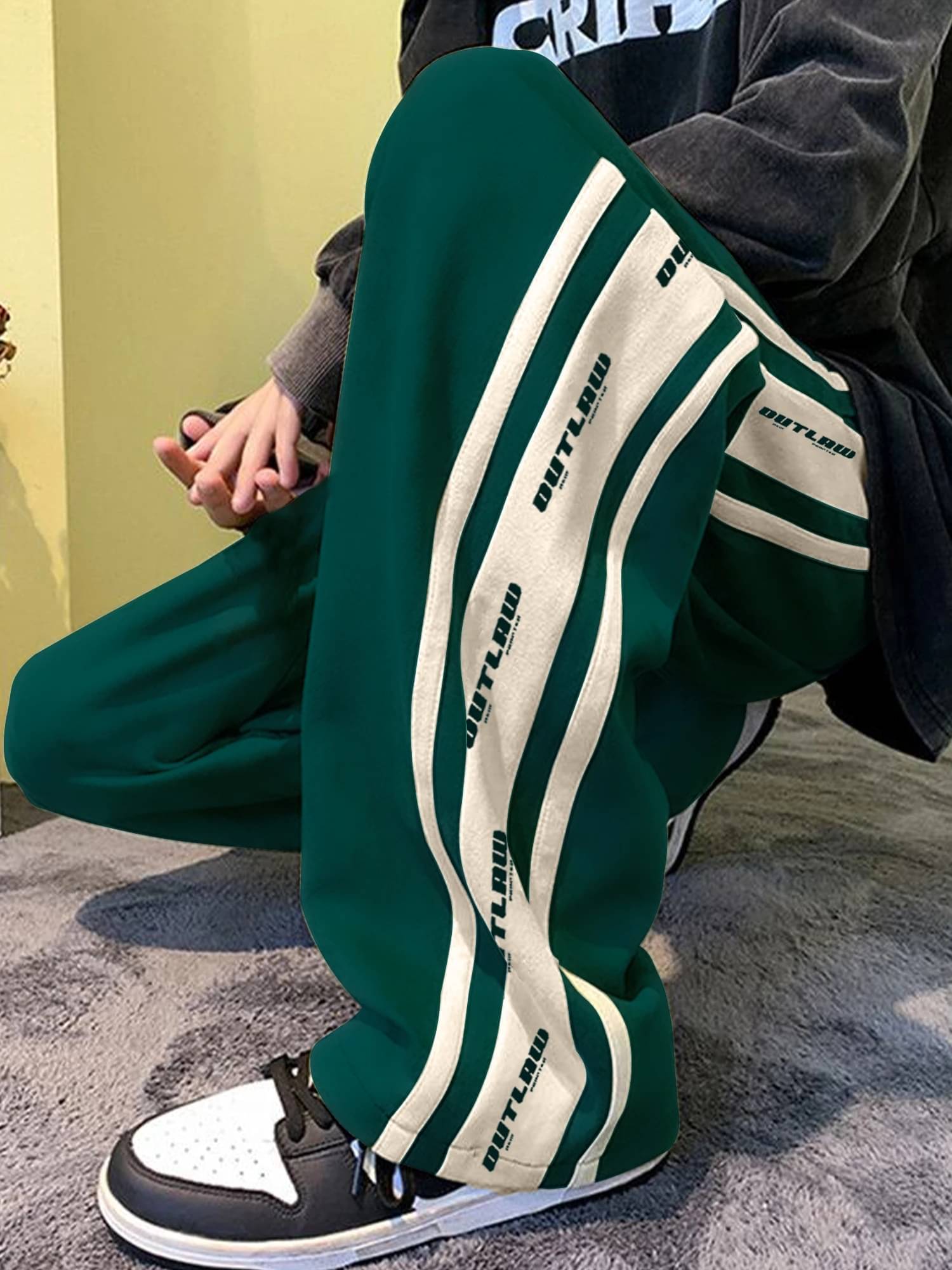 JUMP CUTS Multicolor Polyester Men's Trackpants ( Pack of 1 )     			JUMP CUTS Multicolor Polyester Men's Trackpants ( Pack of 1 )