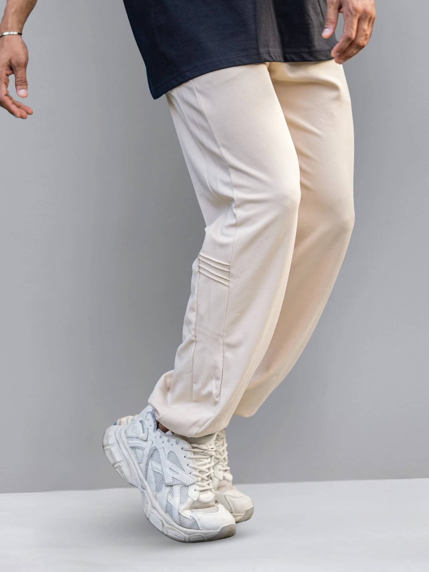 JUMP CUTS White Cotton Blend Men's Trackpants ( Pack of 1 ) JUMP CUTS White Cotton Blend Men's Trackpants ( Pack of 1 )