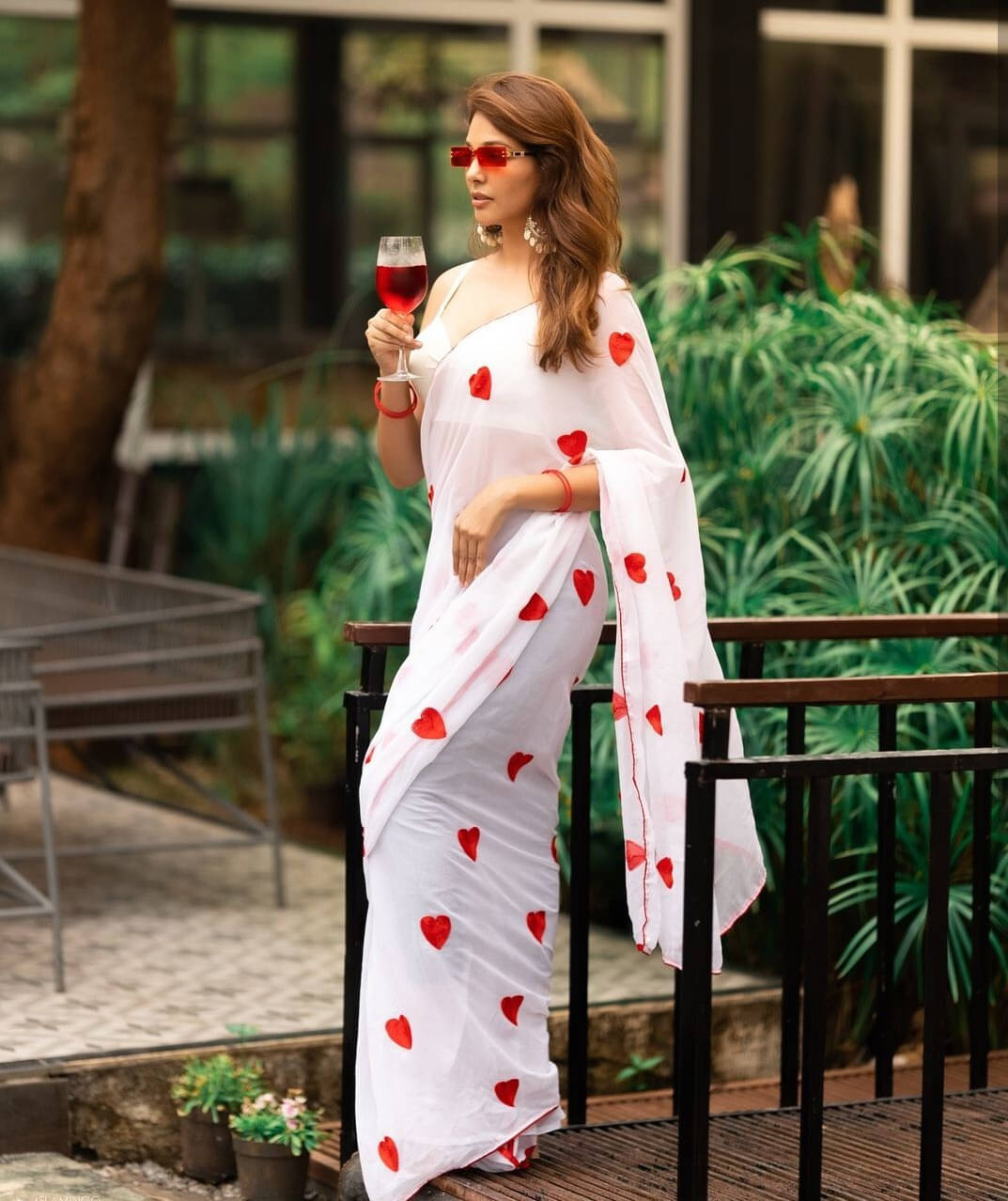 ANAND SAREES Chiffon Embroidered Regular Saree With Unstitched Blouse Piece ( White ) ANAND SAREES Chiffon Embroidered Regular Saree With Unstitched Blouse Piece ( White )