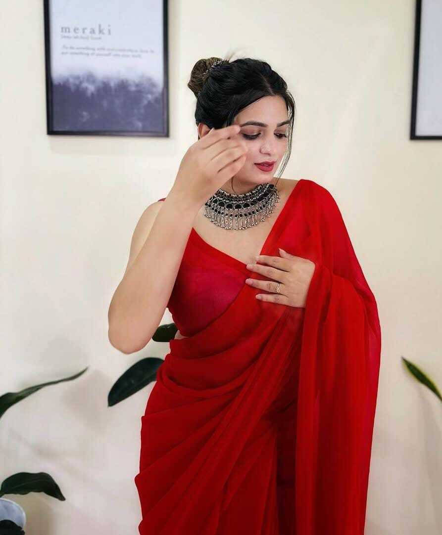ANAND SAREES Chiffon Solid Regular Saree With Unstitched Blouse Piece ( Red ) ANAND SAREES Chiffon Solid Regular Saree With Unstitched Blouse Piece ( Red )