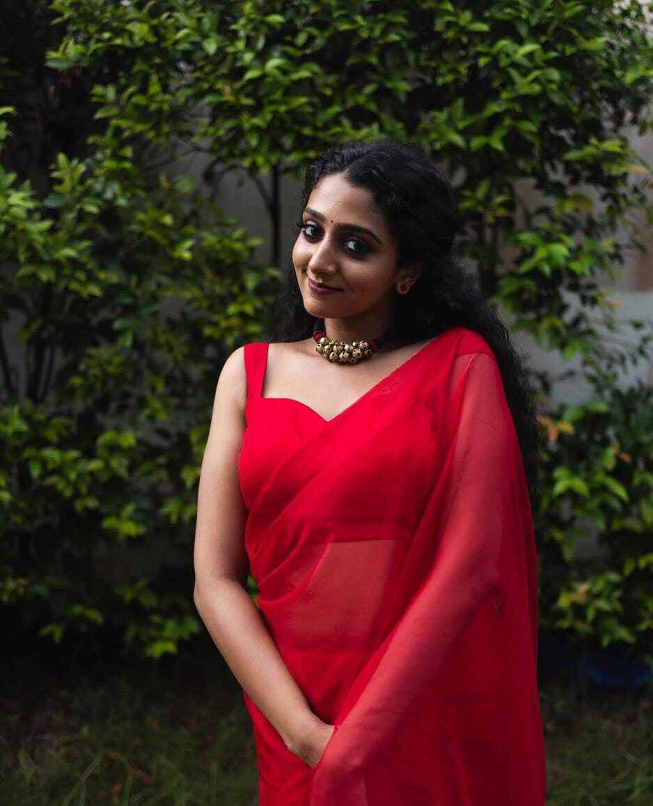 ANAND SAREES Chiffon Solid Regular Saree With Unstitched Blouse Piece ( Red ) ANAND SAREES Chiffon Solid Regular Saree With Unstitched Blouse Piece ( Red )