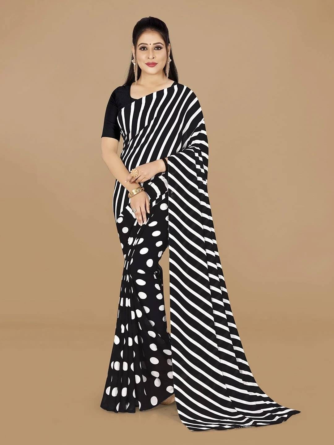 ANAND SAREES Georgette Printed Regular Saree With Unstitched Blouse Piece ( White ) ANAND SAREES Georgette Printed Regular Saree With Unstitched Blouse Piece ( White )