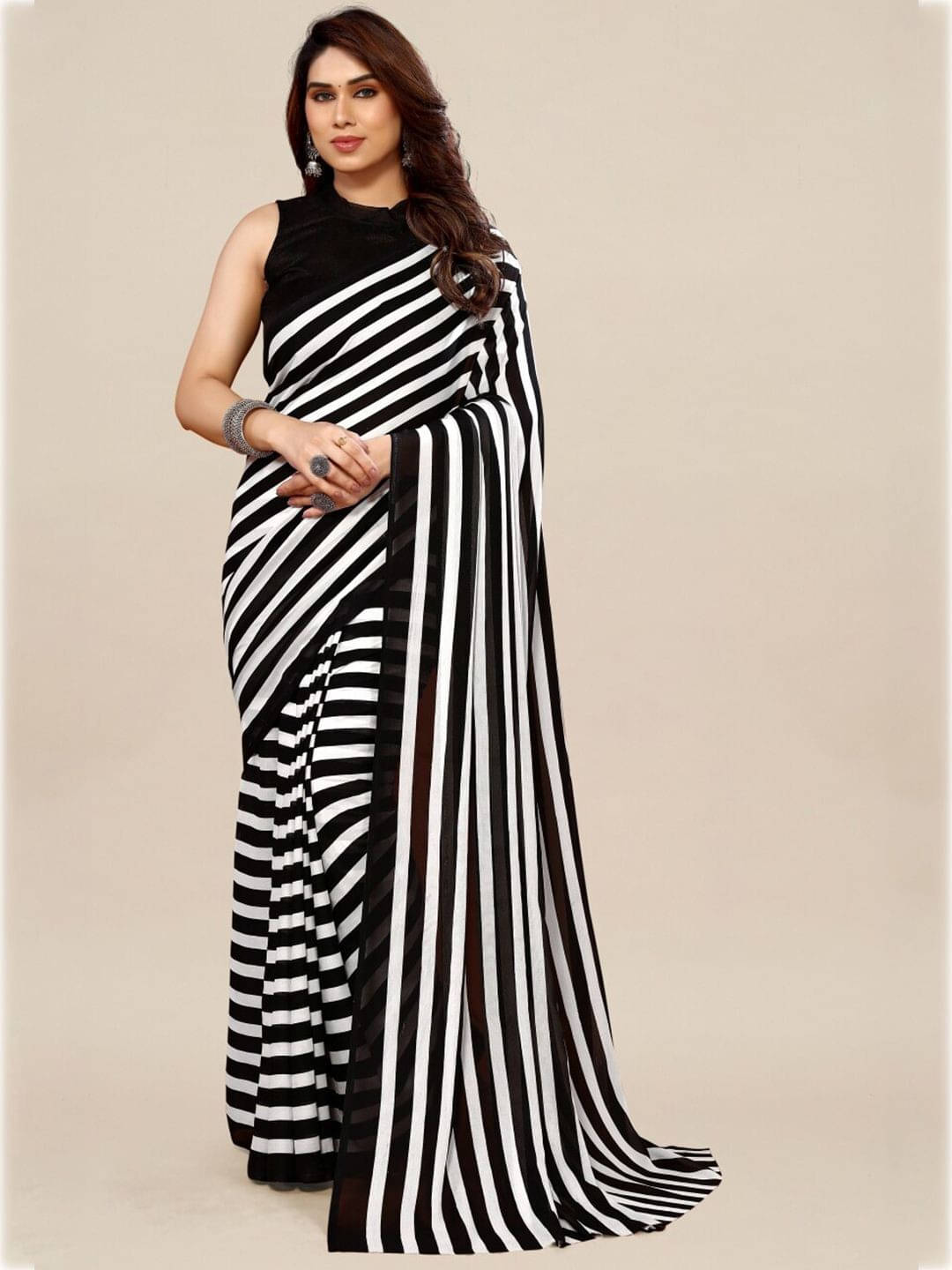 ANAND SAREES Georgette Printed Regular Saree With Unstitched Blouse Piece ( Black ) ANAND SAREES Georgette Printed Regular Saree With Unstitched Blouse Piece ( Black )