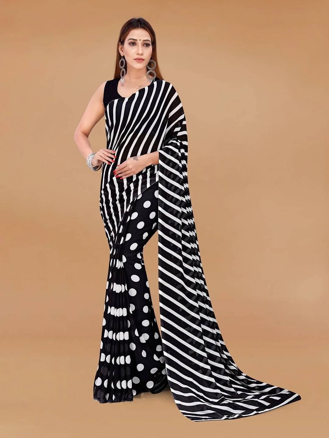 ANAND SAREES Georgette Printed Regular Saree With Unstitched Blouse Piece ( Black ) ANAND SAREES Georgette Printed Regular Saree With Unstitched Blouse Piece ( Black )