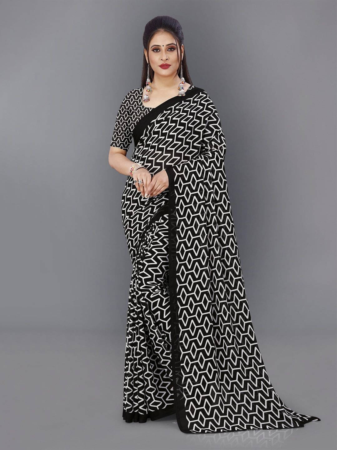 ANAND SAREES Georgette Printed Regular Saree With Unstitched Blouse Piece ( Black ) ANAND SAREES Georgette Printed Regular Saree With Unstitched Blouse Piece ( Black )