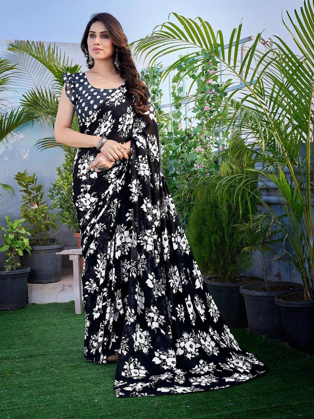 ANAND SAREES Georgette Printed Regular Saree With Unstitched Blouse Piece ( Black ) ANAND SAREES Georgette Printed Regular Saree With Unstitched Blouse Piece ( Black )
