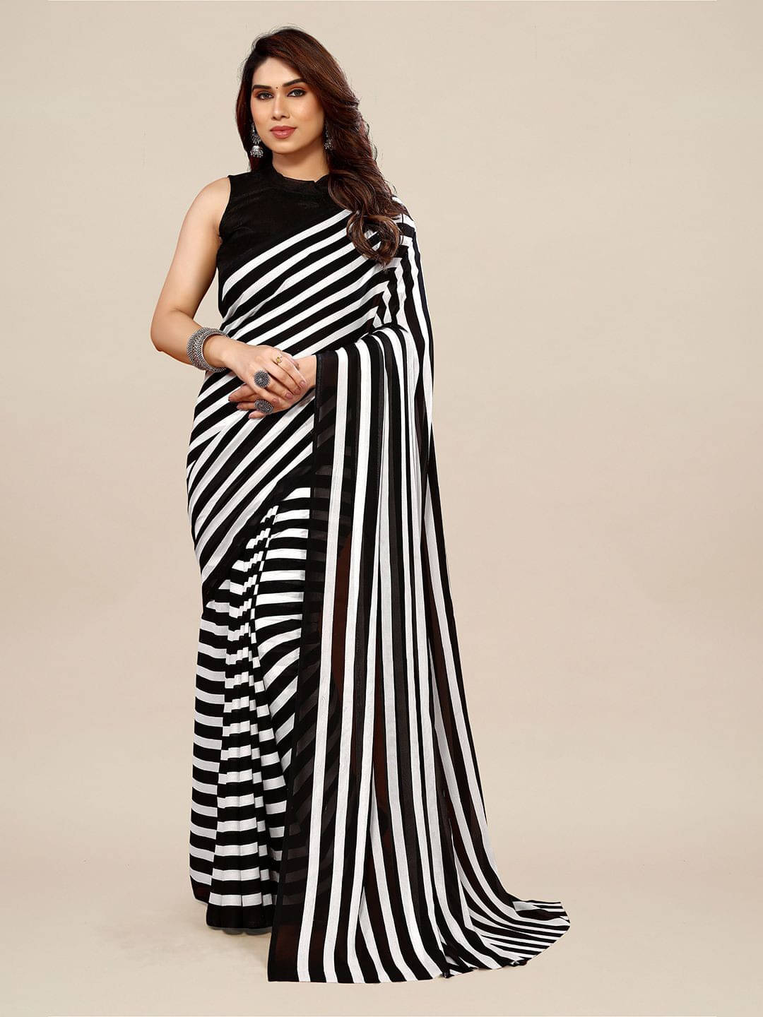 ANAND SAREES Georgette Printed Regular Saree With Unstitched Blouse Piece ( Black ) ANAND SAREES Georgette Printed Regular Saree With Unstitched Blouse Piece ( Black )