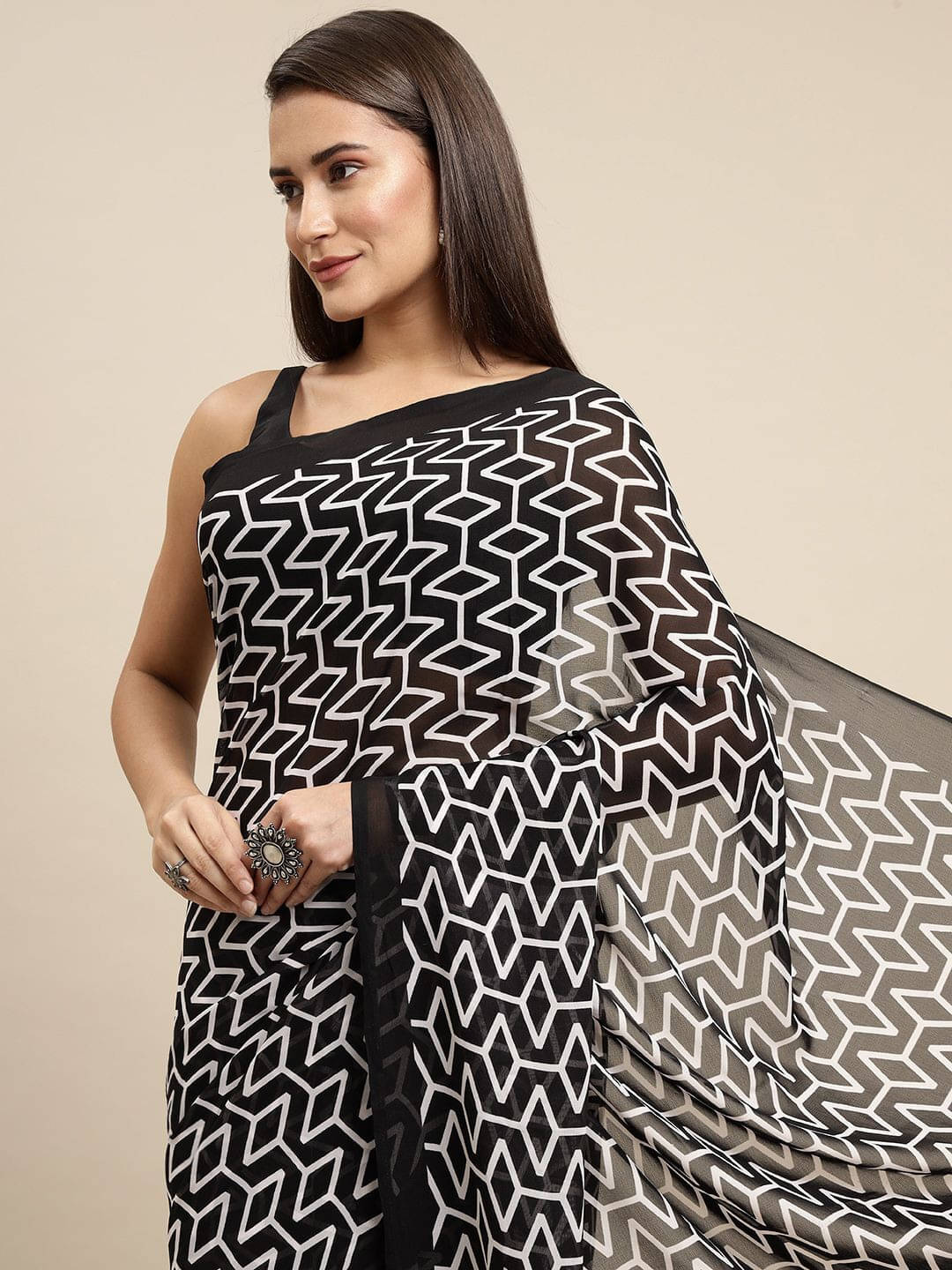 ANAND SAREES Georgette Printed Regular Saree With Unstitched Blouse Piece ( Black ) ANAND SAREES Georgette Printed Regular Saree With Unstitched Blouse Piece ( Black )