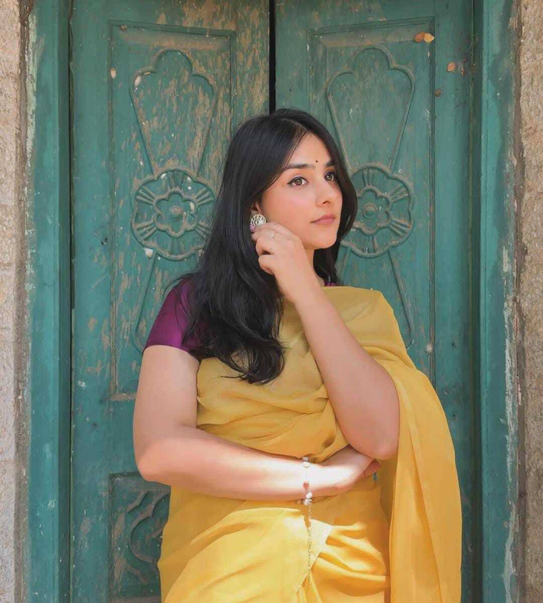 ANAND SAREES Georgette Solid Regular Saree With Unstitched Blouse Piece ( Yellow ) ANAND SAREES Georgette Solid Regular Saree With Unstitched Blouse Piece ( Yellow )