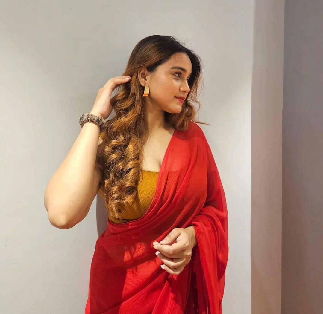 ANAND SAREES Georgette Solid Regular Saree With Unstitched Blouse Piece ( Red ) ANAND SAREES Georgette Solid Regular Saree With Unstitched Blouse Piece ( Red )