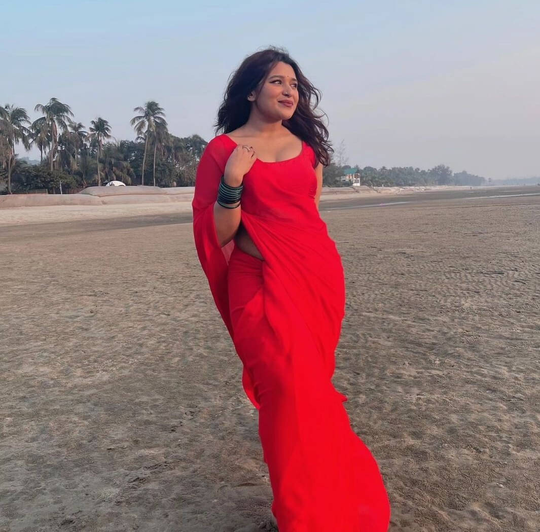 ANAND SAREES Georgette Solid Regular Saree With Unstitched Blouse Piece ( Red ) ANAND SAREES Georgette Solid Regular Saree With Unstitched Blouse Piece ( Red )