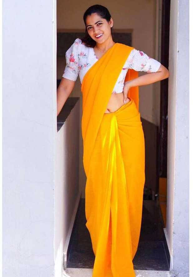 ANAND SAREES Georgette Solid Regular Saree With Unstitched Blouse Piece ( Yellow ) ANAND SAREES Georgette Solid Regular Saree With Unstitched Blouse Piece ( Yellow )