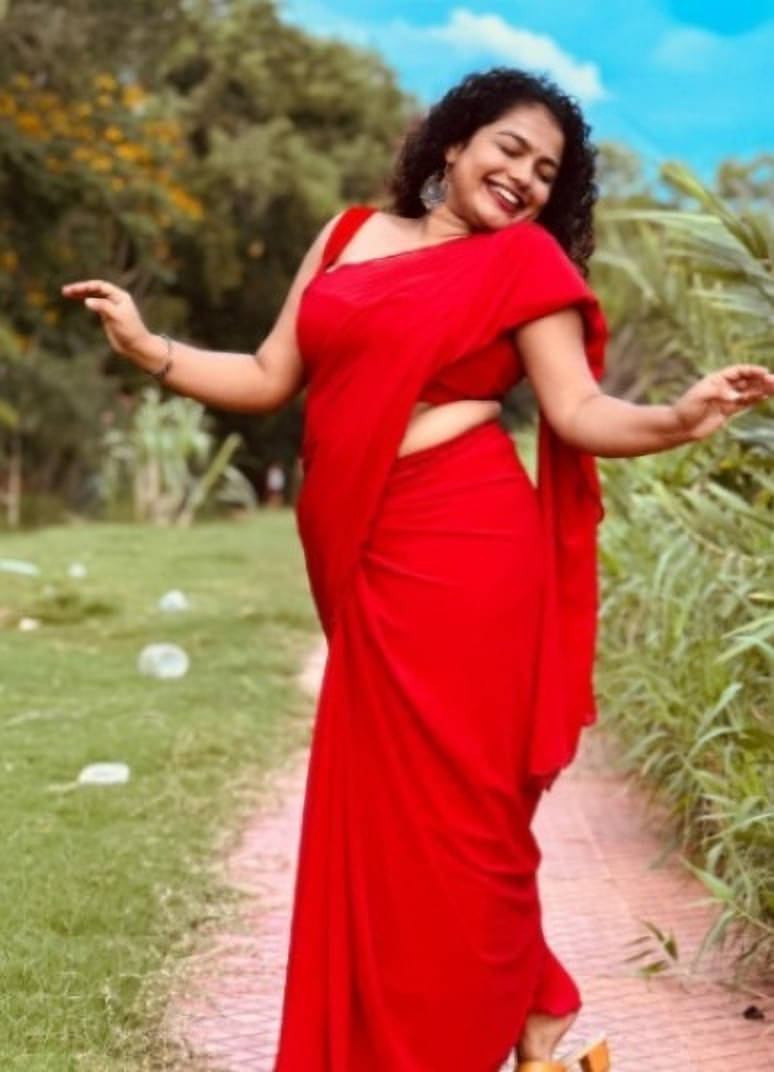 ANAND SAREES Georgette Solid Regular Saree With Unstitched Blouse Piece ( Red ) ANAND SAREES Georgette Solid Regular Saree With Unstitched Blouse Piece ( Red )