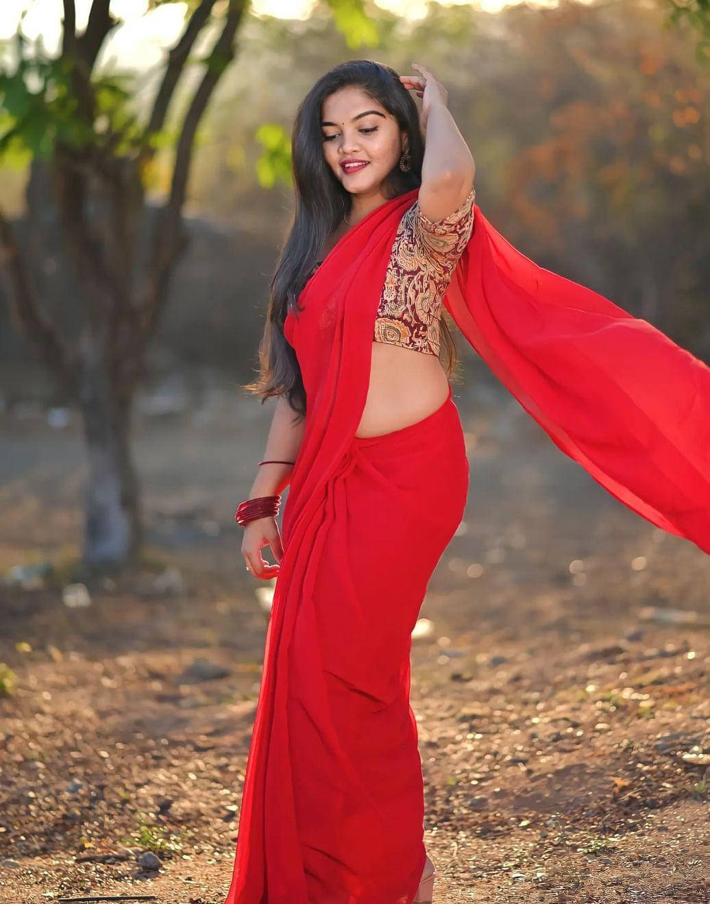 ANAND SAREES Georgette Solid Regular Saree With Unstitched Blouse Piece ( Red ) ANAND SAREES Georgette Solid Regular Saree With Unstitched Blouse Piece ( Red )