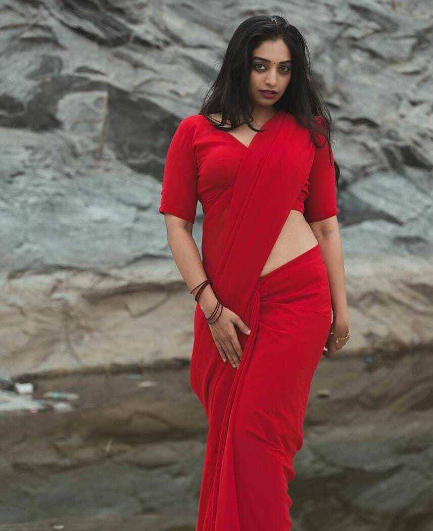 ANAND SAREES Georgette Solid Regular Saree With Unstitched Blouse Piece ( Red ) ANAND SAREES Georgette Solid Regular Saree With Unstitched Blouse Piece ( Red )
