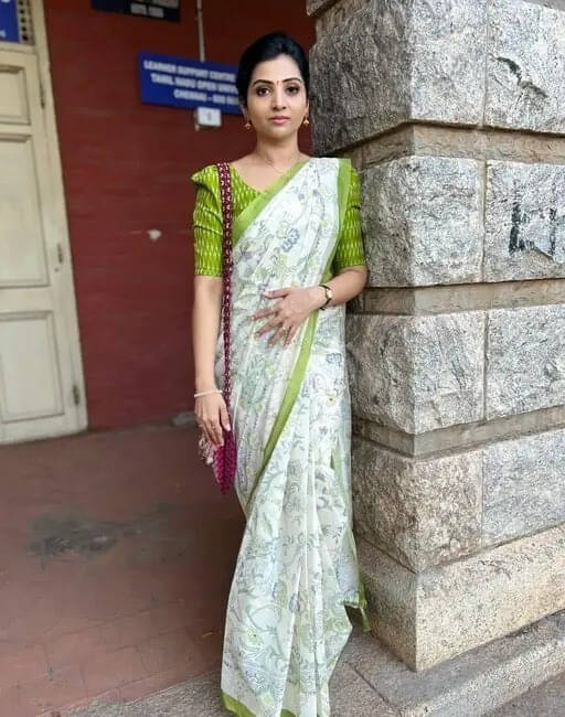 Grubstaker Cotton Blend Printed Regular Saree With Unstitched Blouse Piece ( White ) Grubstaker Cotton Blend Printed Regular Saree With Unstitched Blouse Piece ( White )