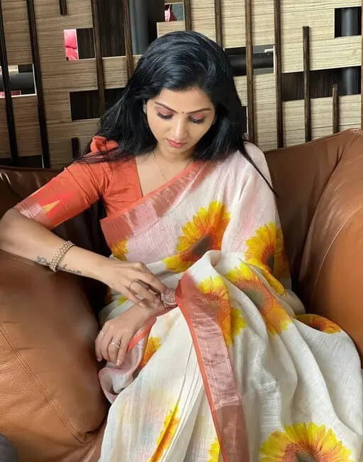 Grubstaker Linen Printed Regular Saree With Unstitched Blouse Piece ( Yellow ) Grubstaker Linen Printed Regular Saree With Unstitched Blouse Piece ( Yellow )
