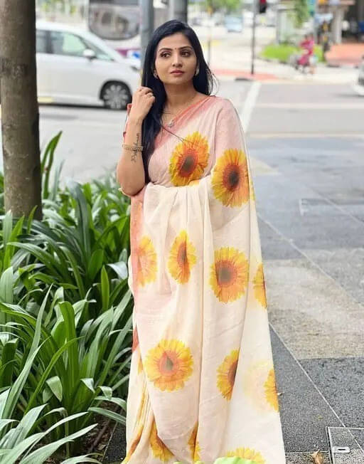 Grubstaker Linen Printed Regular Saree With Unstitched Blouse Piece ( White ) Grubstaker Linen Printed Regular Saree With Unstitched Blouse Piece ( White )