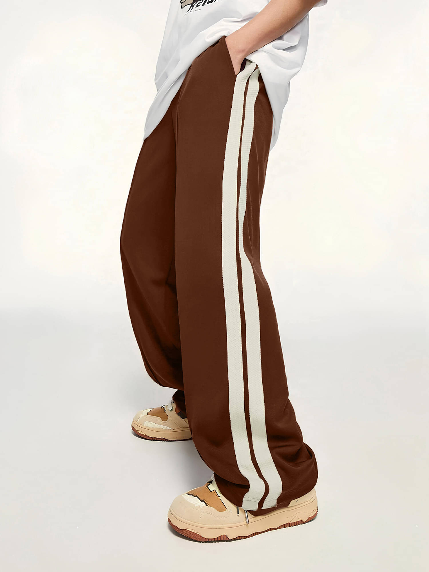     			JUMP CUTS Brown Cotton Blend Men's Trackpants ( Pack of 1 )