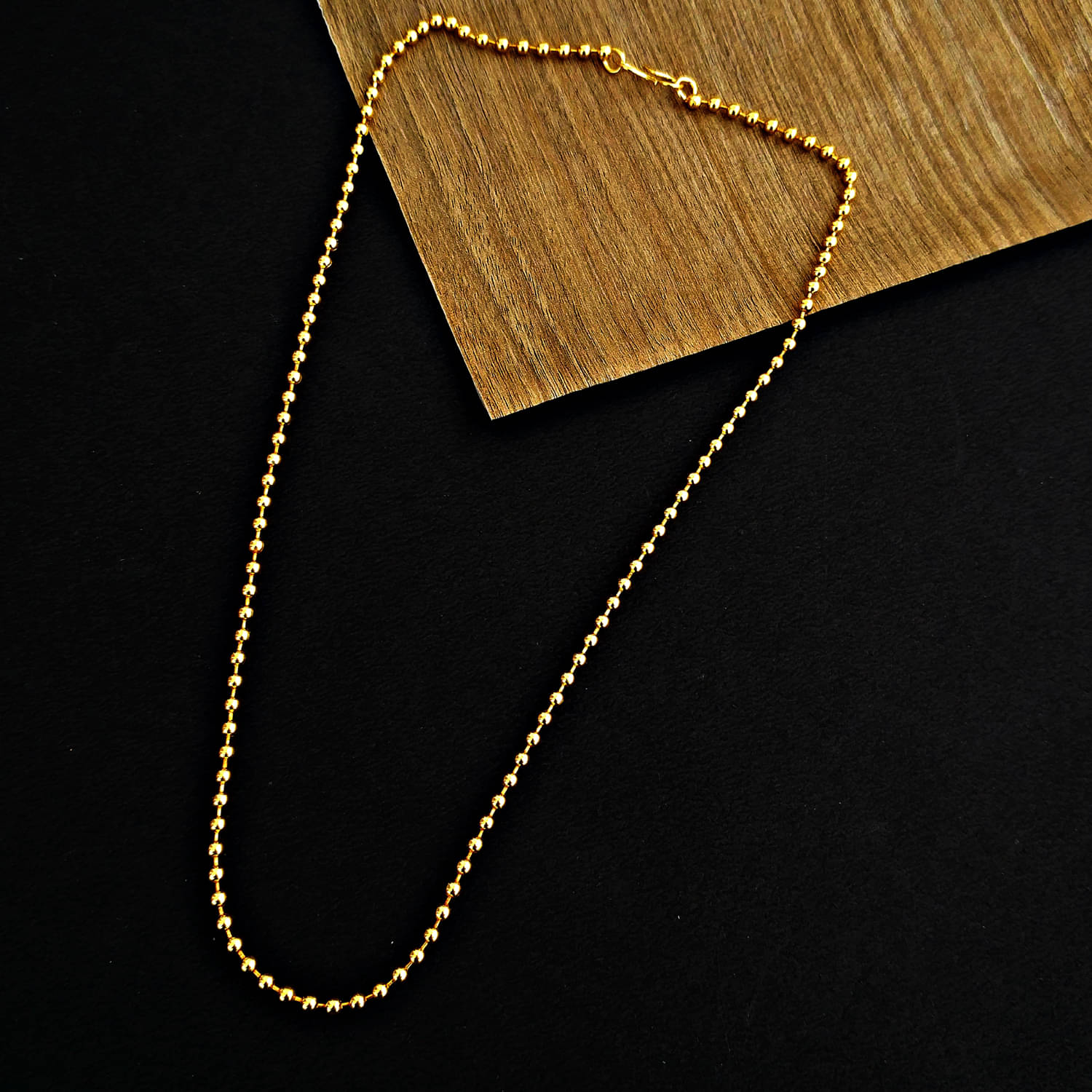     			LUCKY JEWELLERY Gold Plated Chain ( Set of 1 )