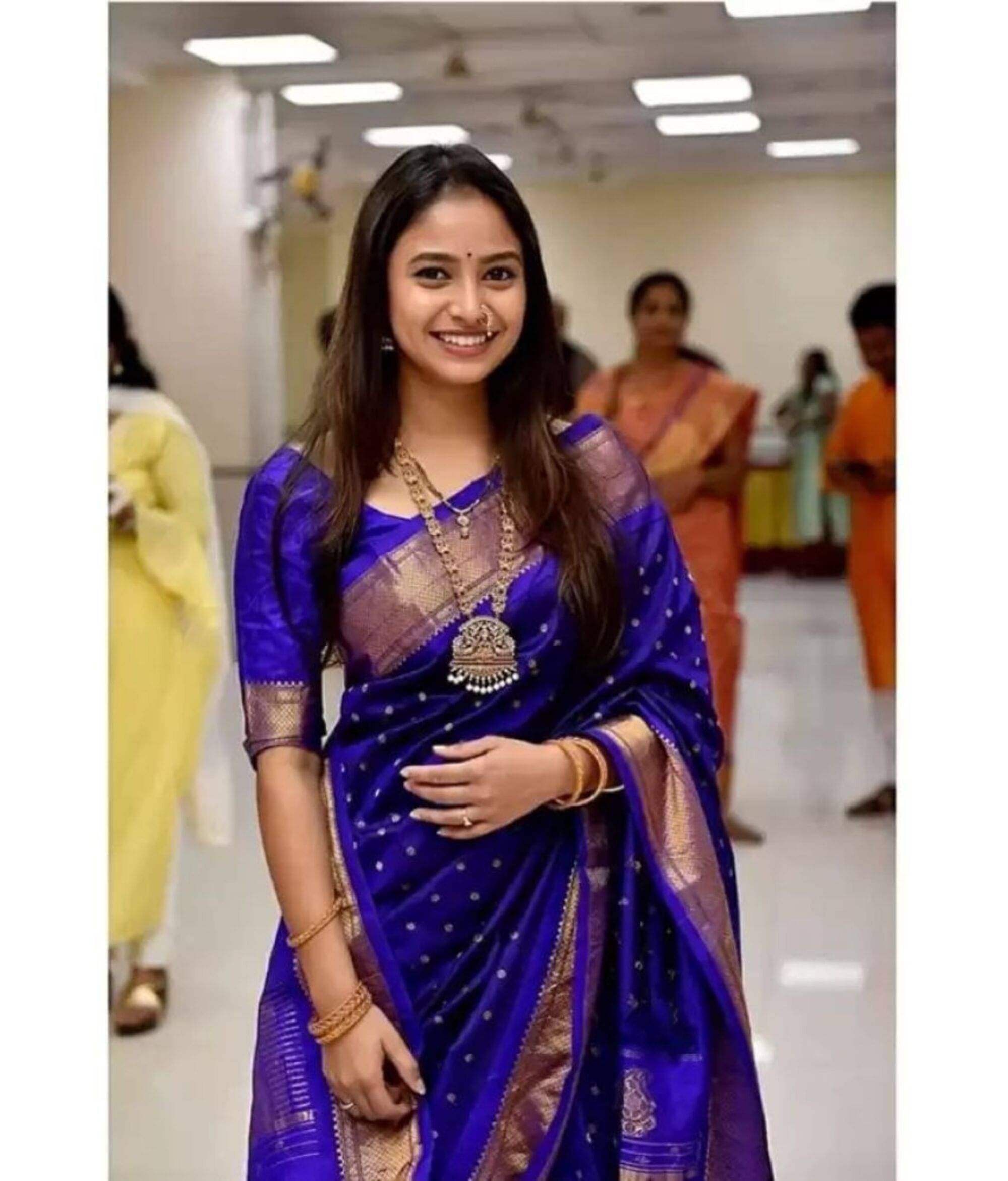     			NENCY FASHIONS Silk Woven Banarasi saree With Unstitched Blouse Piece ( Blue )