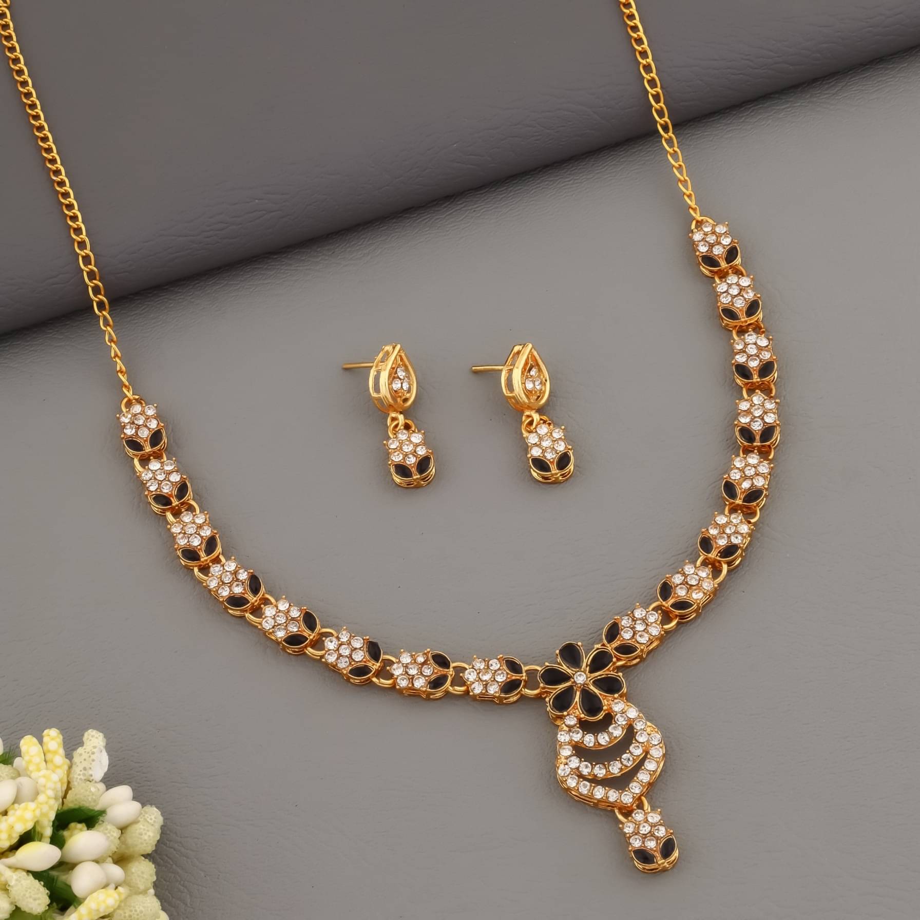     			OCHORI Black Brass Necklace Set ( Pack of 1 )