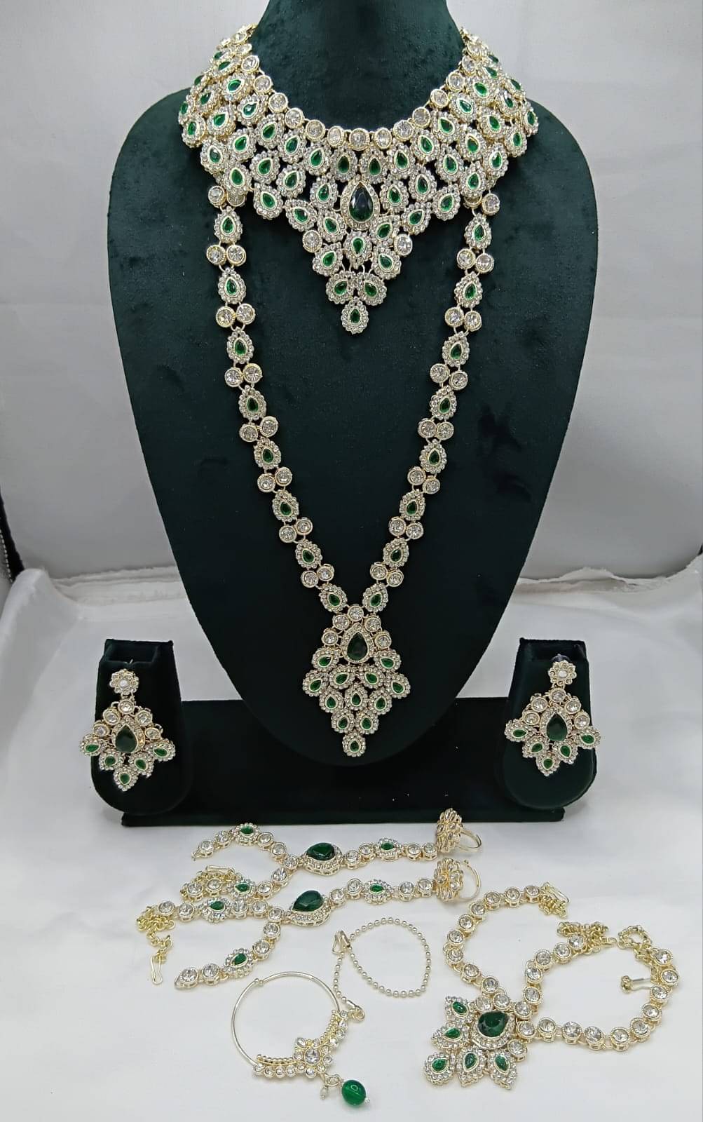     			Padmawati Green Alloy Necklace Set ( Pack of 1 )