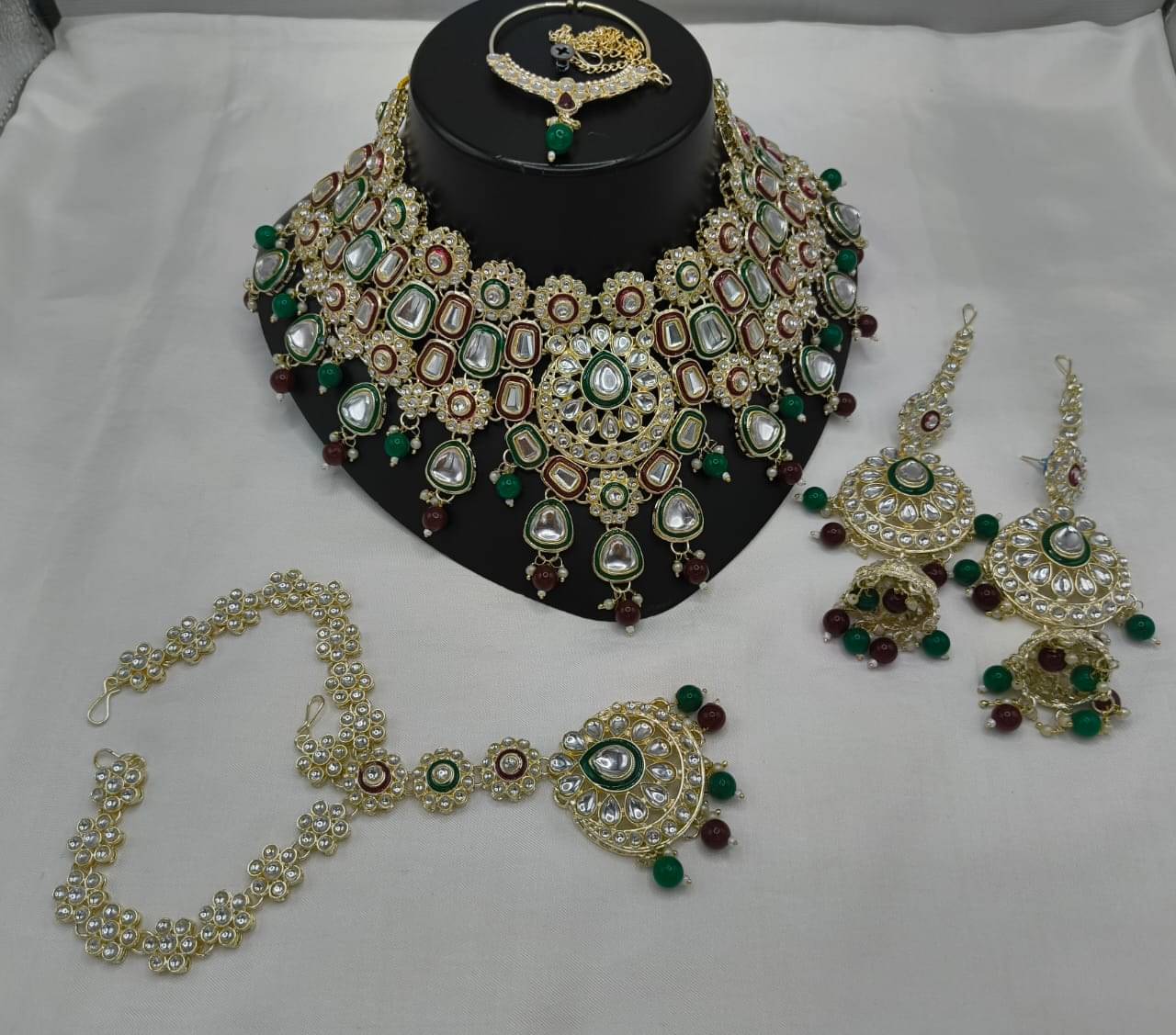     			Padmawati Multicolor Alloy Necklace Set ( Pack of 1 )